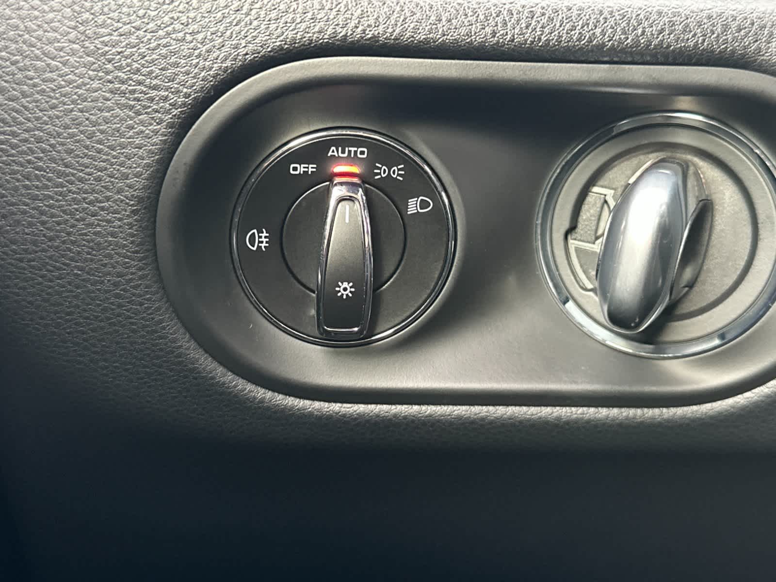 Thumbnail: 2025 Porsche Macan - 29