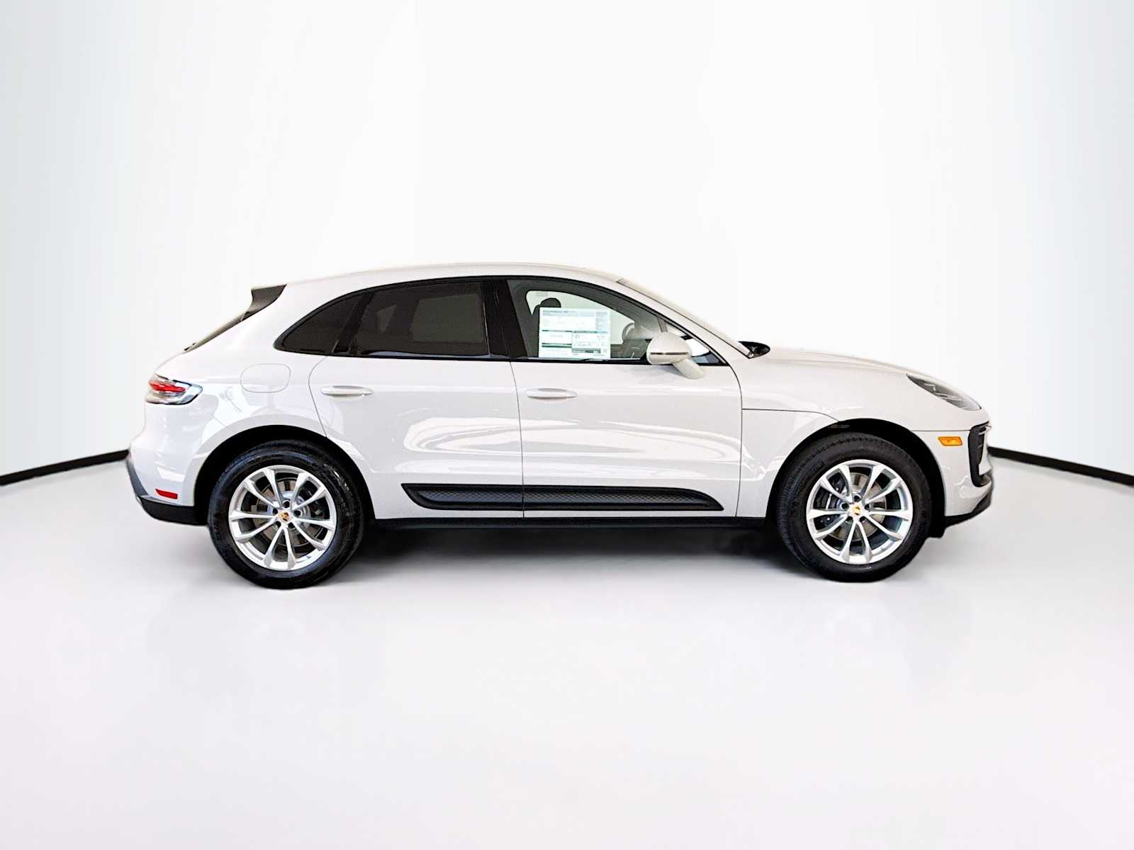 Thumbnail: 2026 Porsche Macan - 8