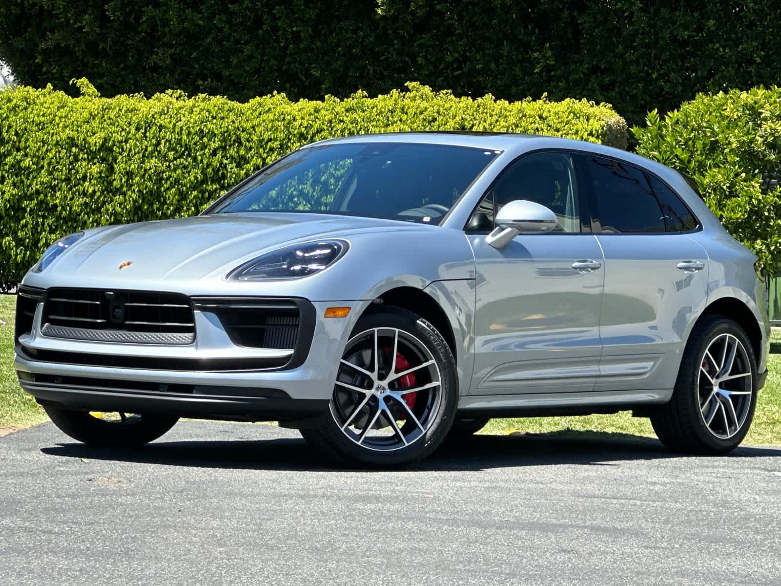 Thumbnail: 2026 Porsche Macan - 1