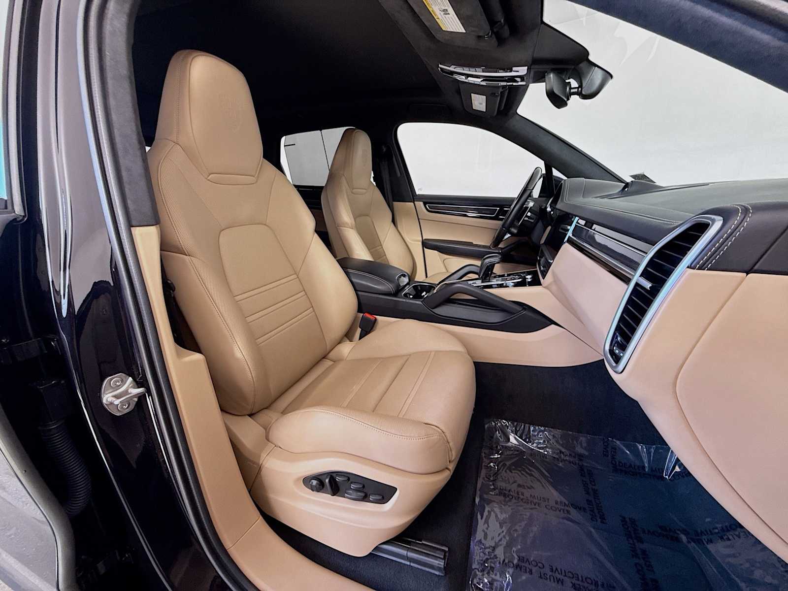 Thumbnail: 2022 Porsche Cayenne - 22