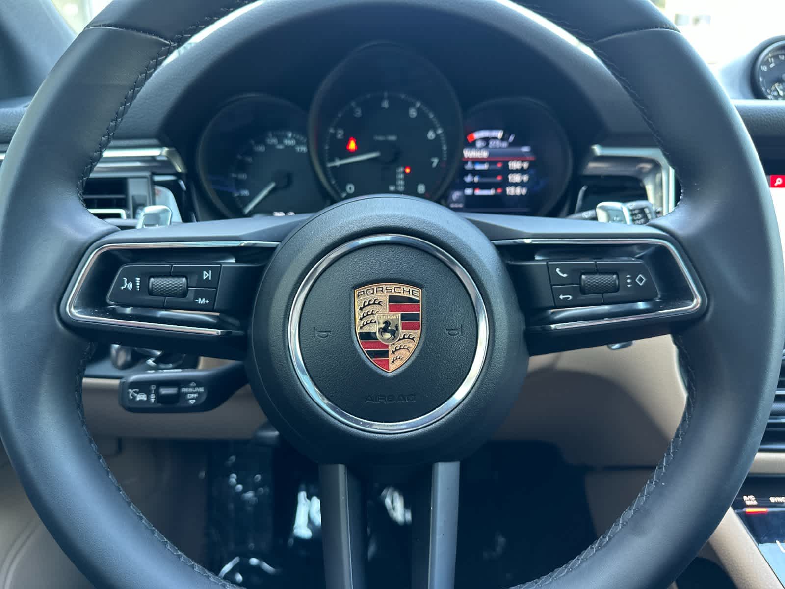 Thumbnail: 2025 Porsche Macan - 24