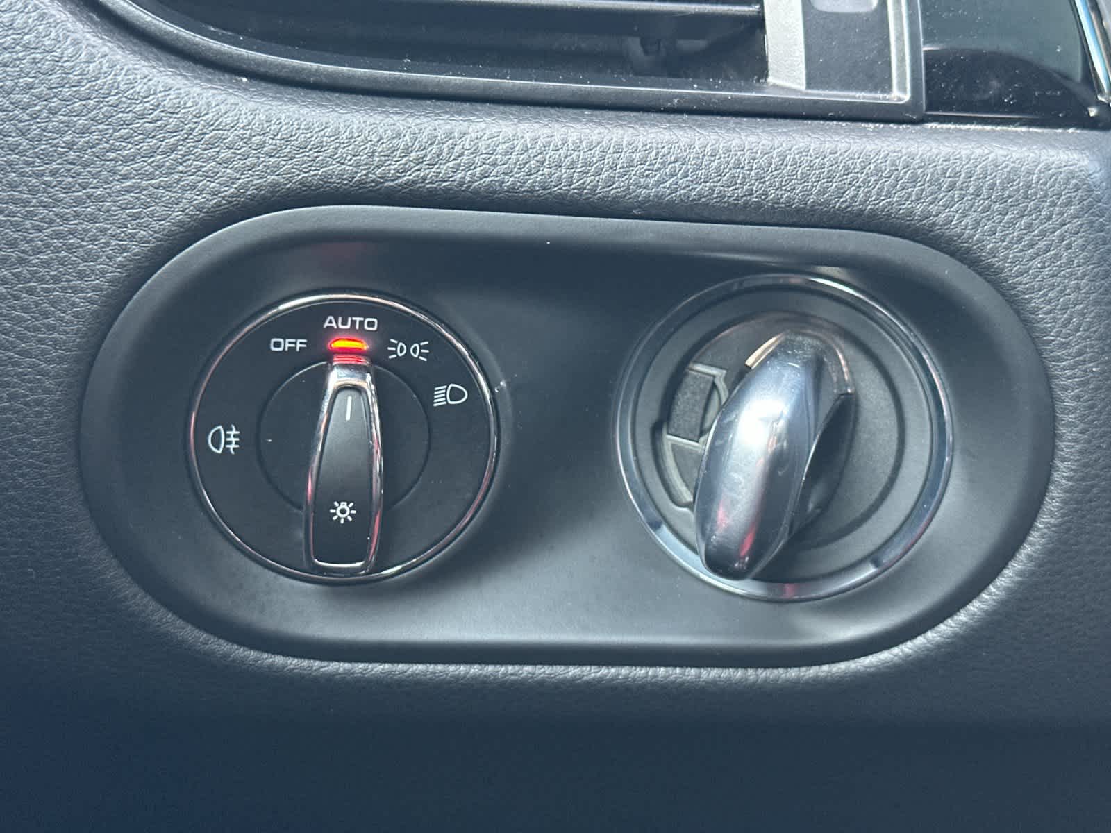 Thumbnail: 2025 Porsche Macan - 30