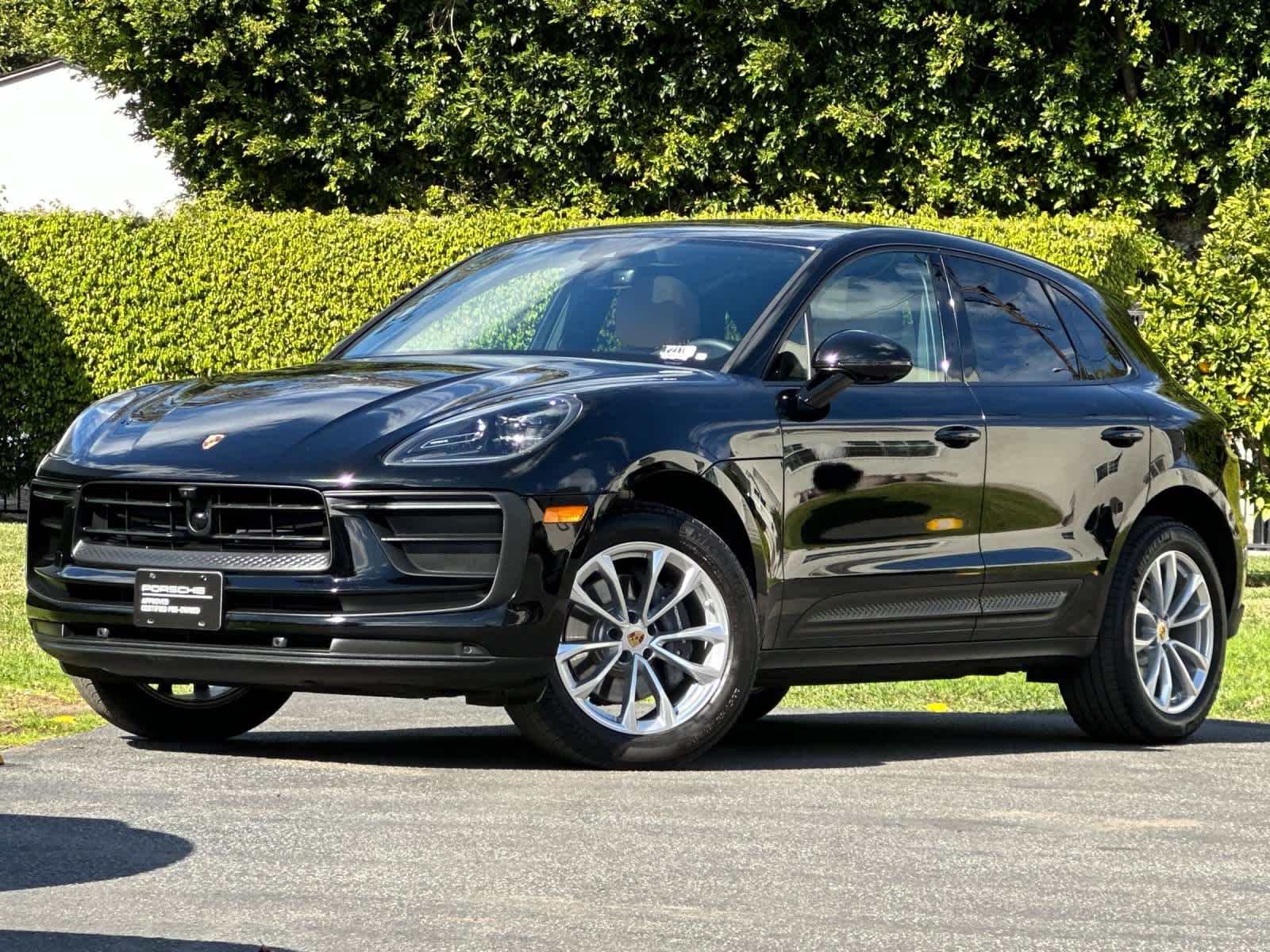 Thumbnail: 2025 Porsche Macan - 1