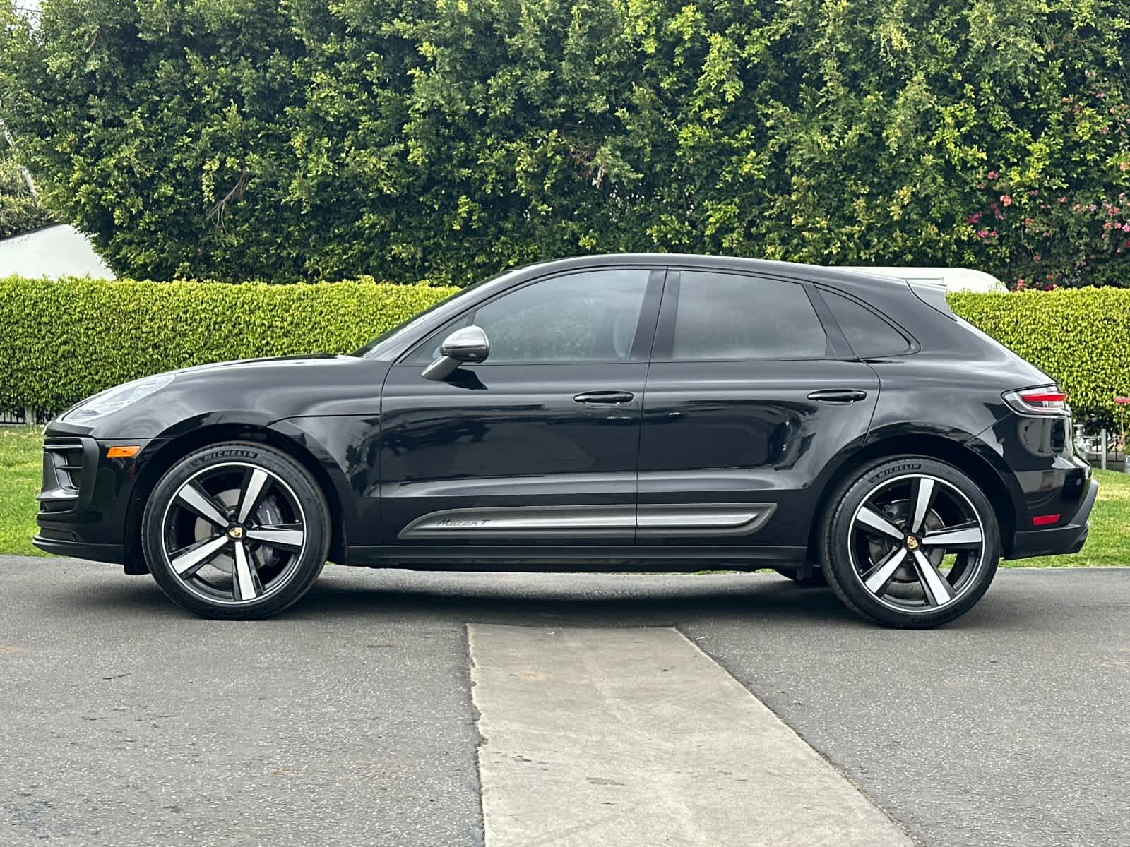 Thumbnail: 2023 Porsche Macan - 2