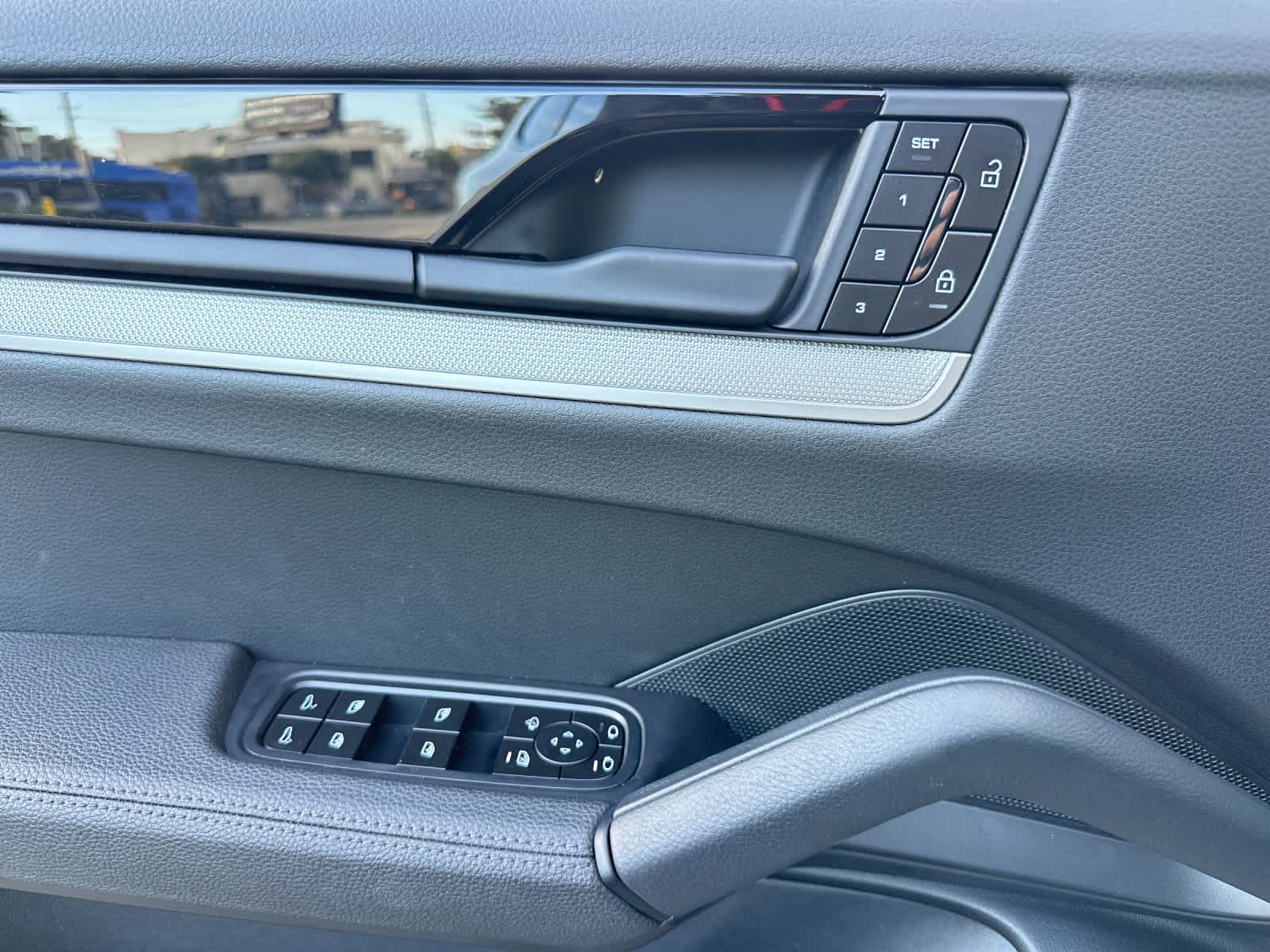 Thumbnail: 2025 Porsche Cayenne - 12