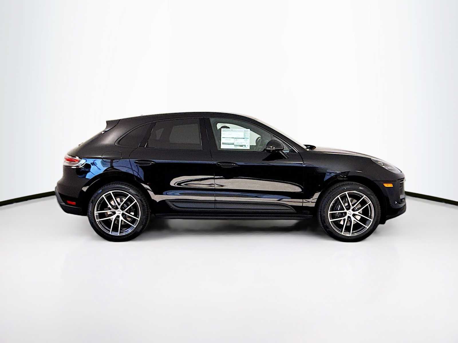 Thumbnail: 2026 Porsche Macan - 8