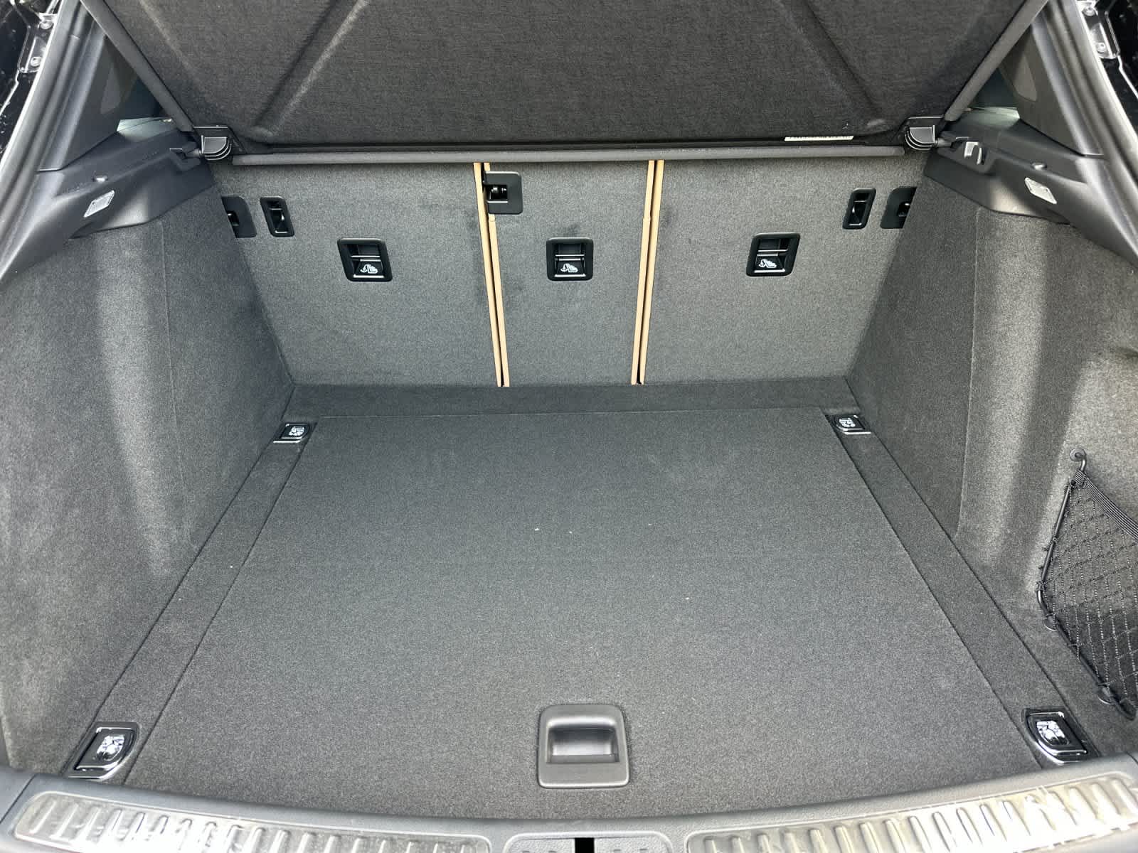 Thumbnail: 2026 Porsche Macan - 16