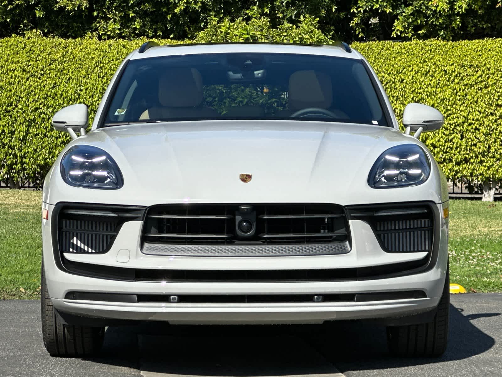 Thumbnail: 2026 Porsche Macan - 11
