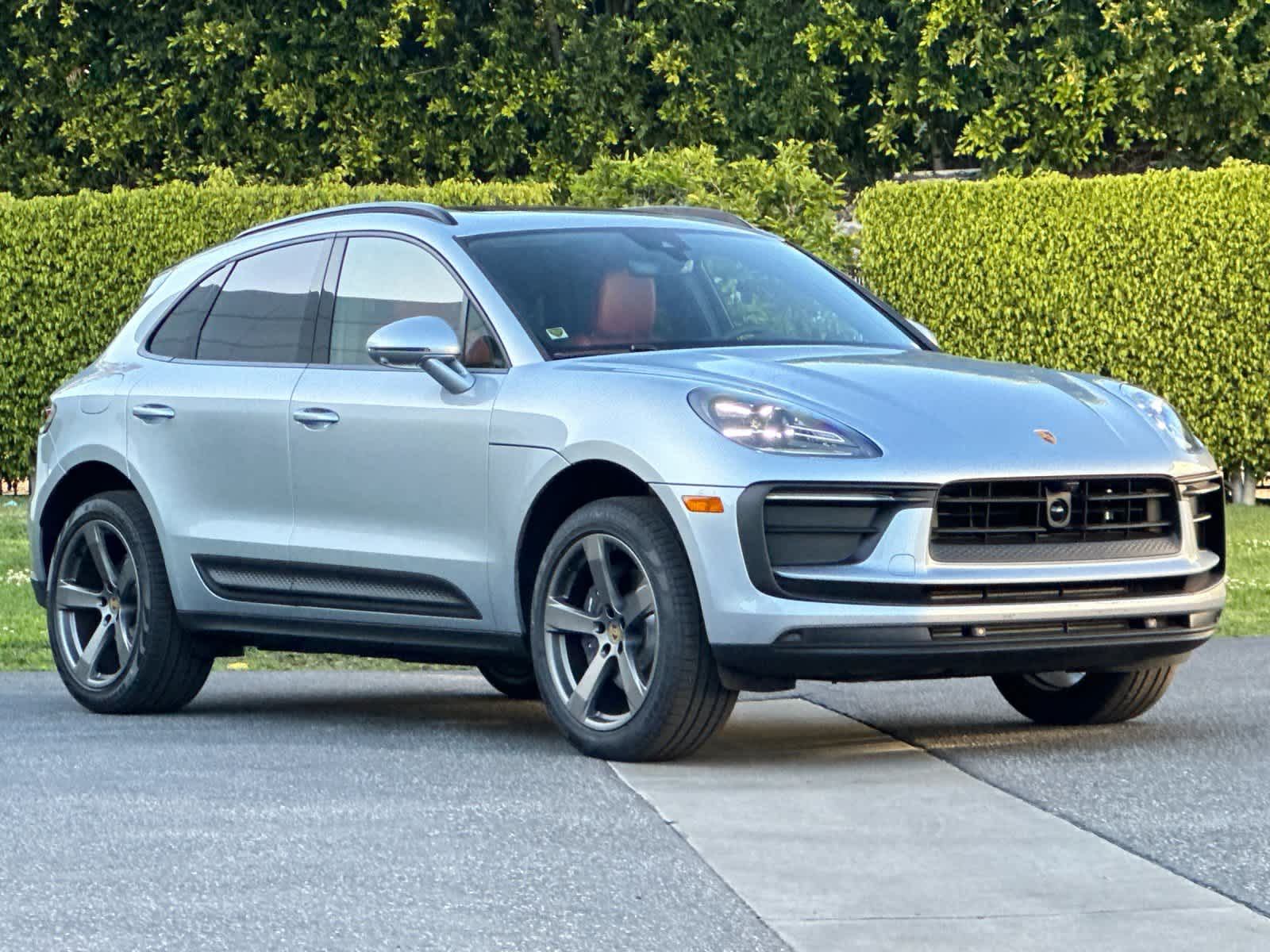 Thumbnail: 2026 Porsche Macan - 10