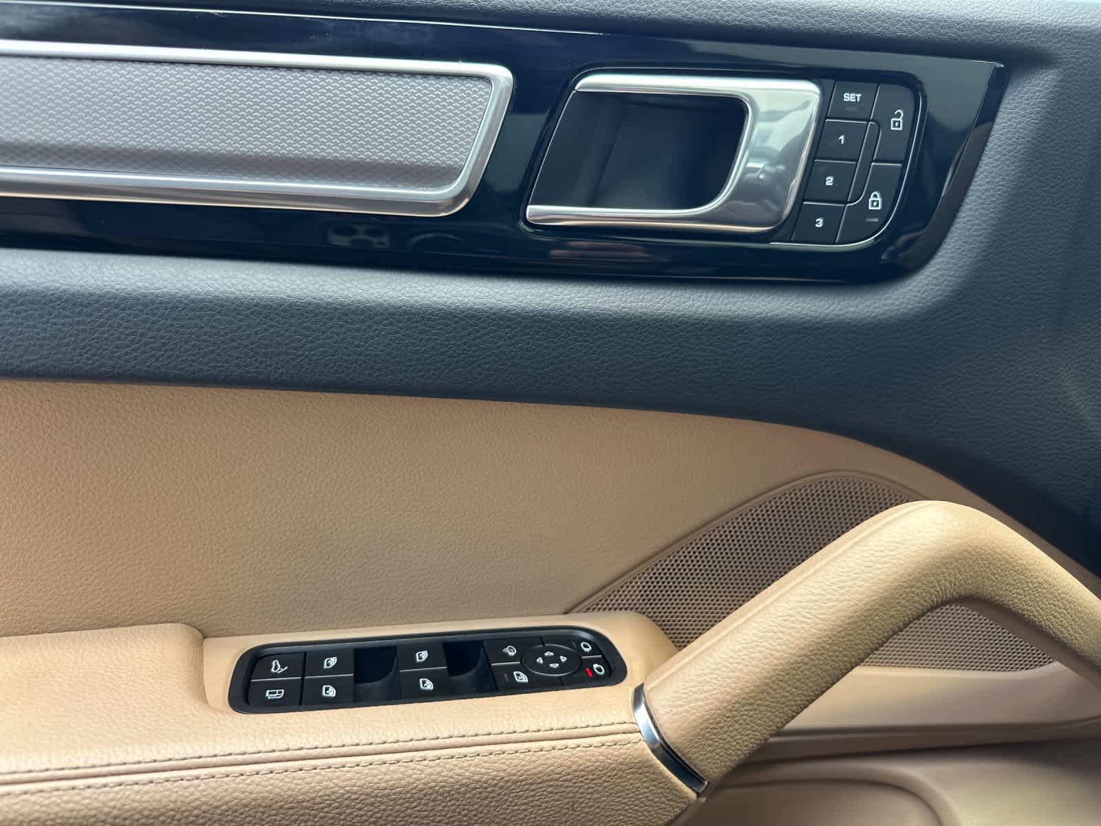 Thumbnail: 2023 Porsche Cayenne - 12