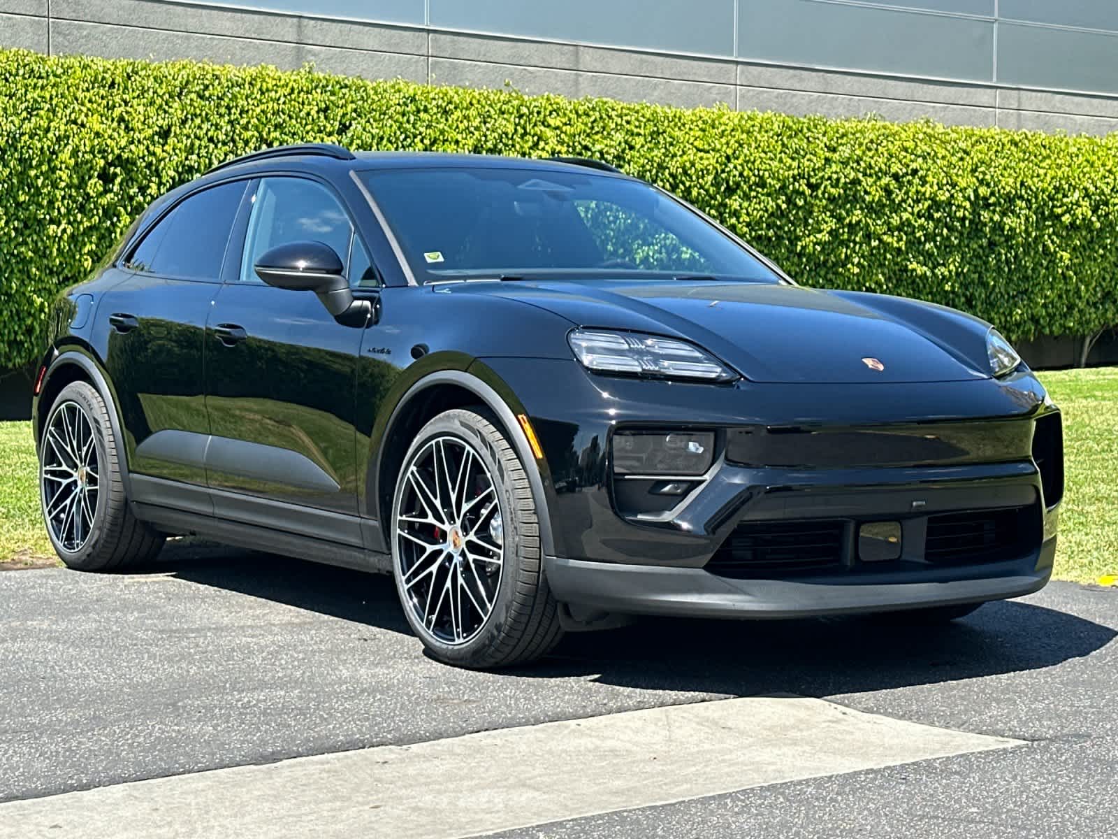 Thumbnail: 2026 Porsche Macan - 10
