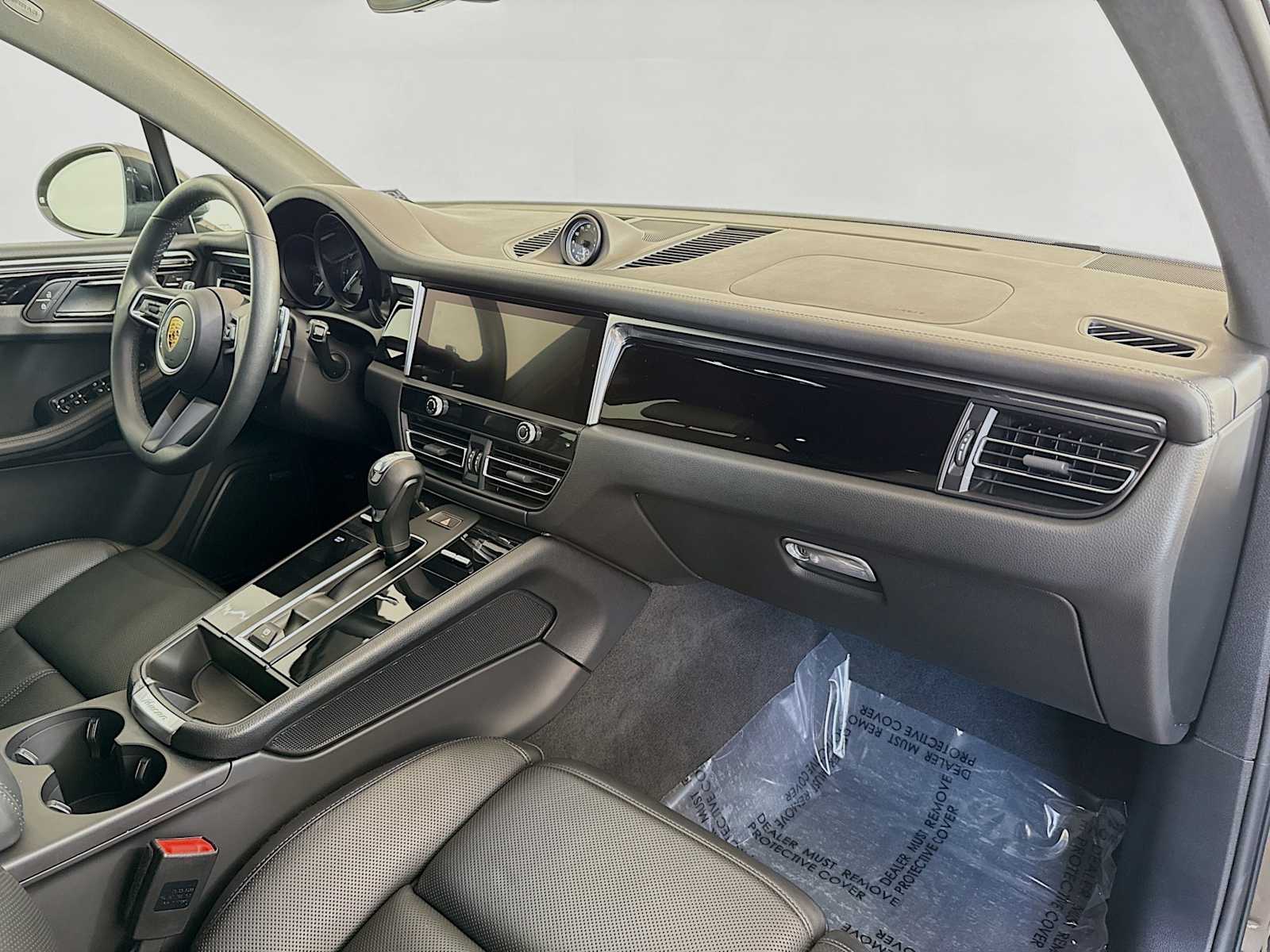 Thumbnail: 2022 Porsche Macan - 23