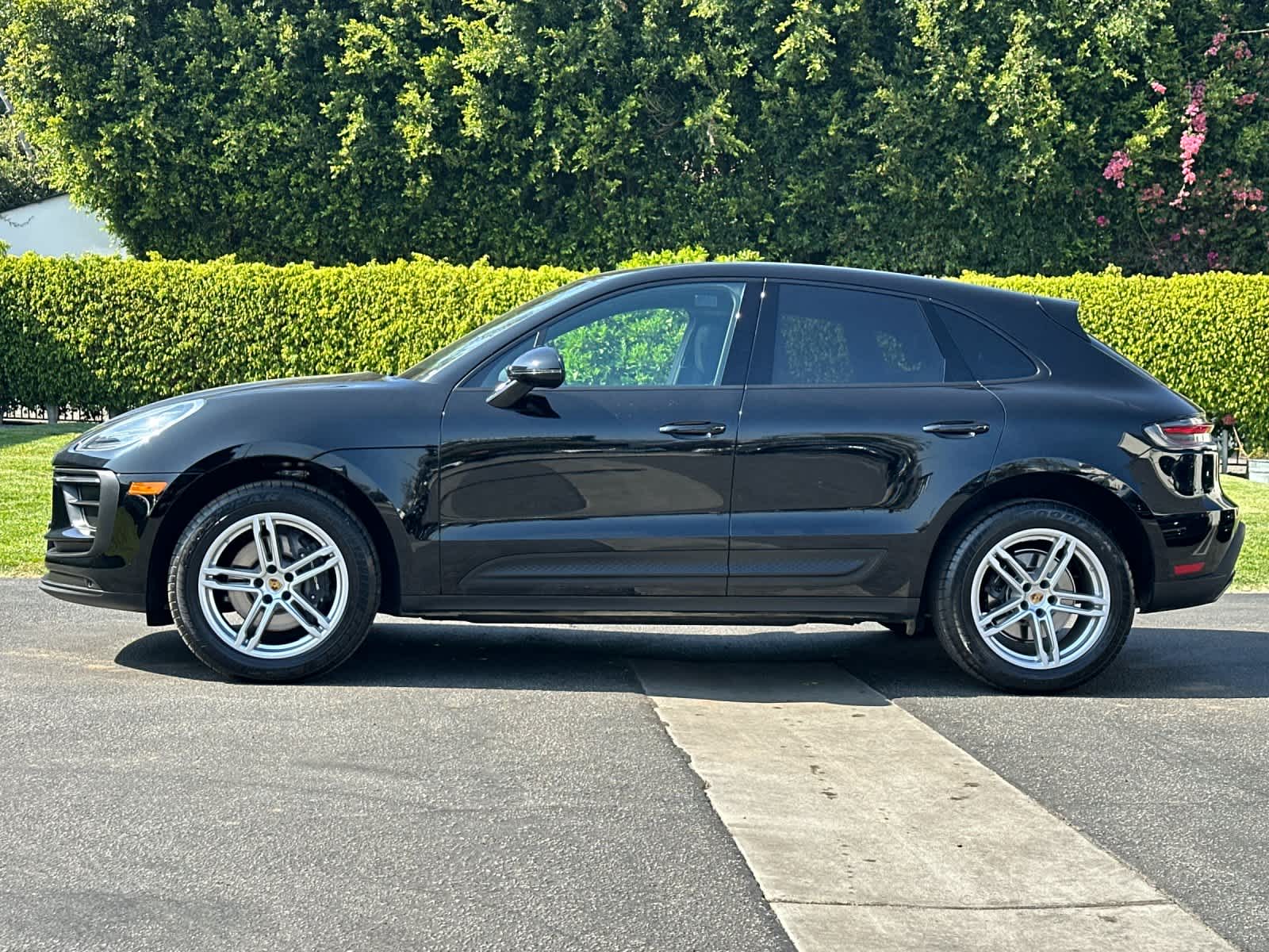 Thumbnail: 2025 Porsche Macan - 2