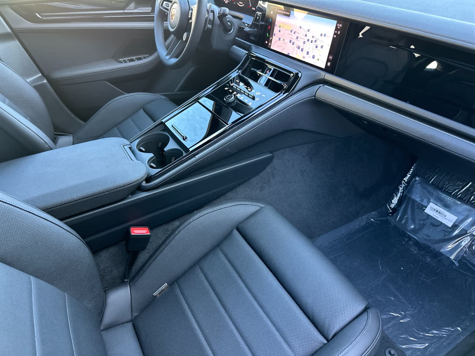 Thumbnail: 2026 Porsche Panamera - 17