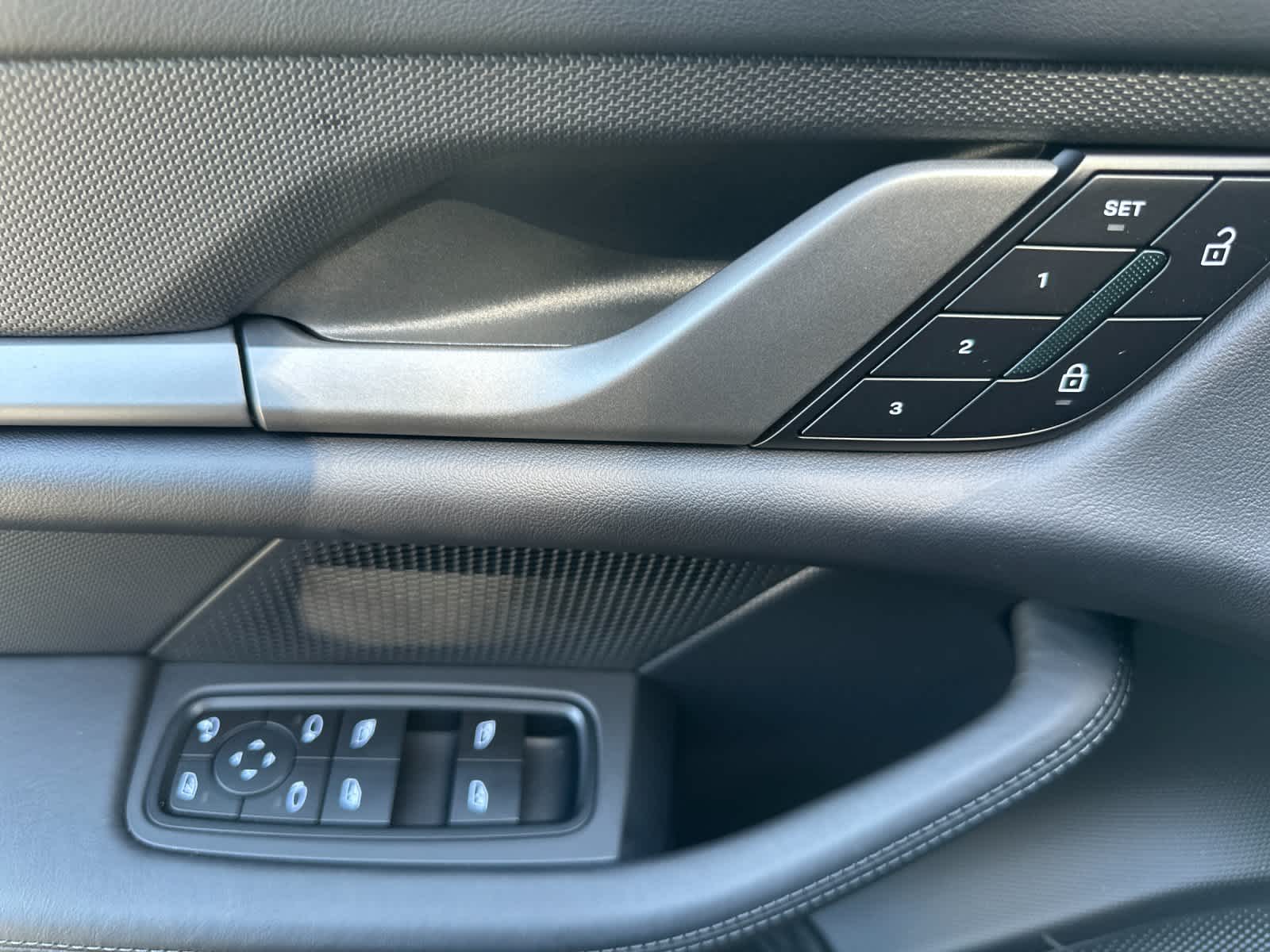 Thumbnail: 2026 Porsche Taycan - 12