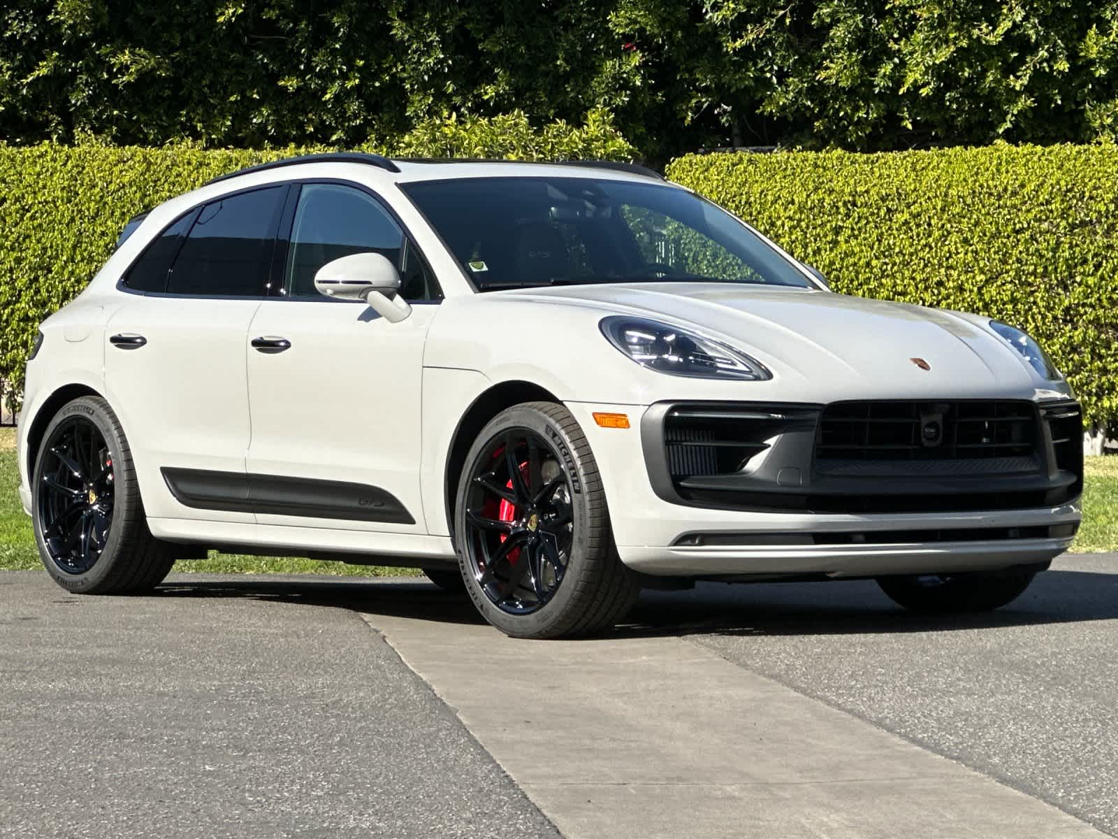 Thumbnail: 2026 Porsche Macan - 10