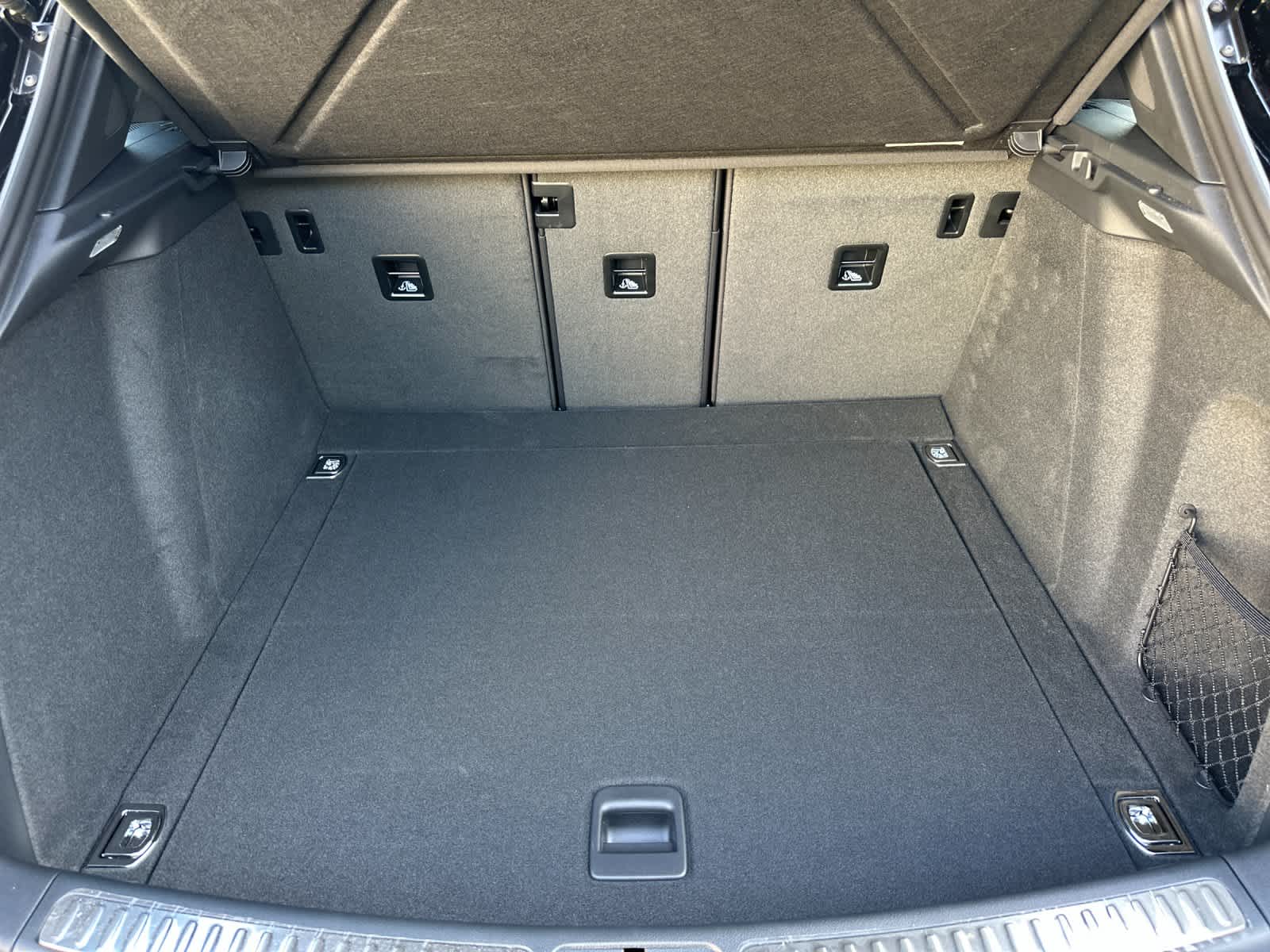 Thumbnail: 2026 Porsche Macan - 16