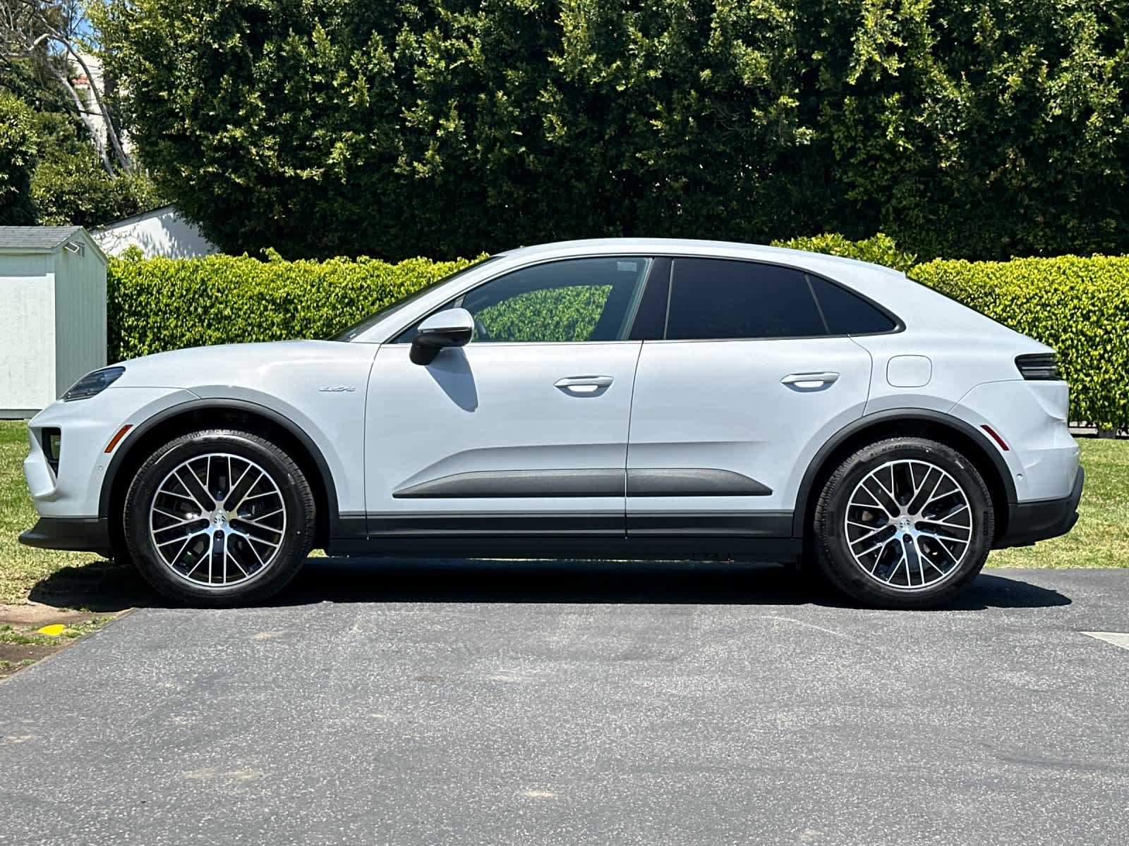 Thumbnail: 2026 Porsche Macan - 2