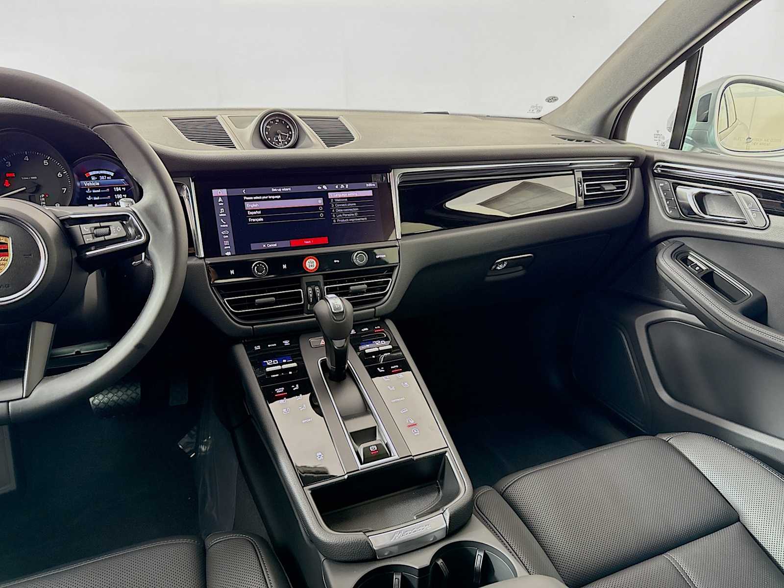 Thumbnail: 2026 Porsche Macan - 19