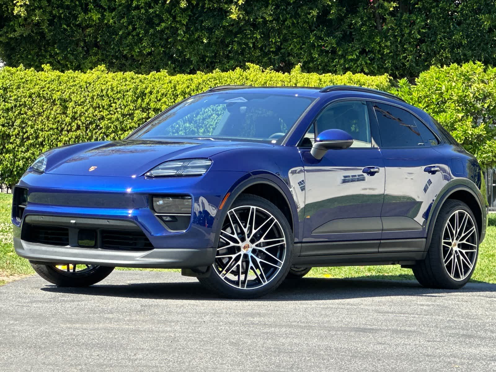 Thumbnail: 2026 Porsche Macan - 1