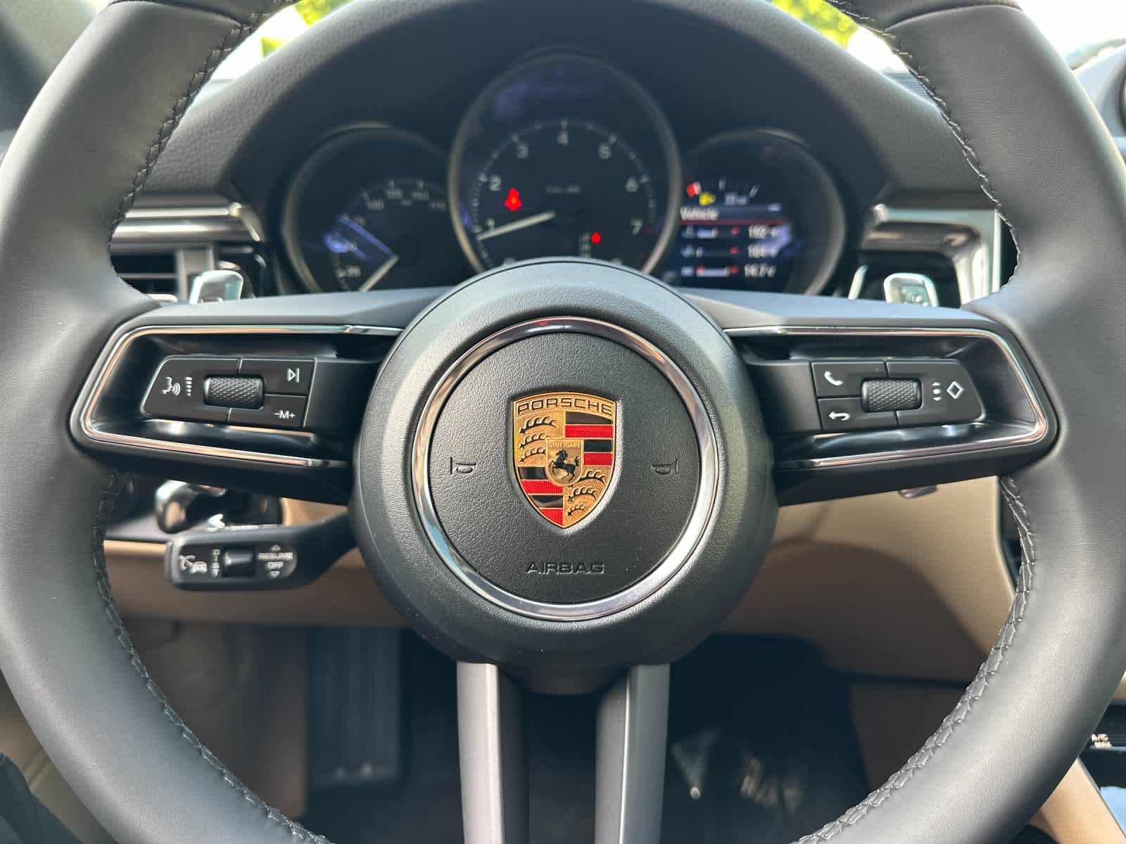 Thumbnail: 2026 Porsche Macan - 26