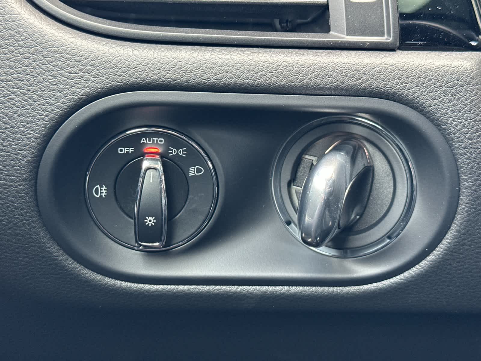 Thumbnail: 2026 Porsche Macan - 30