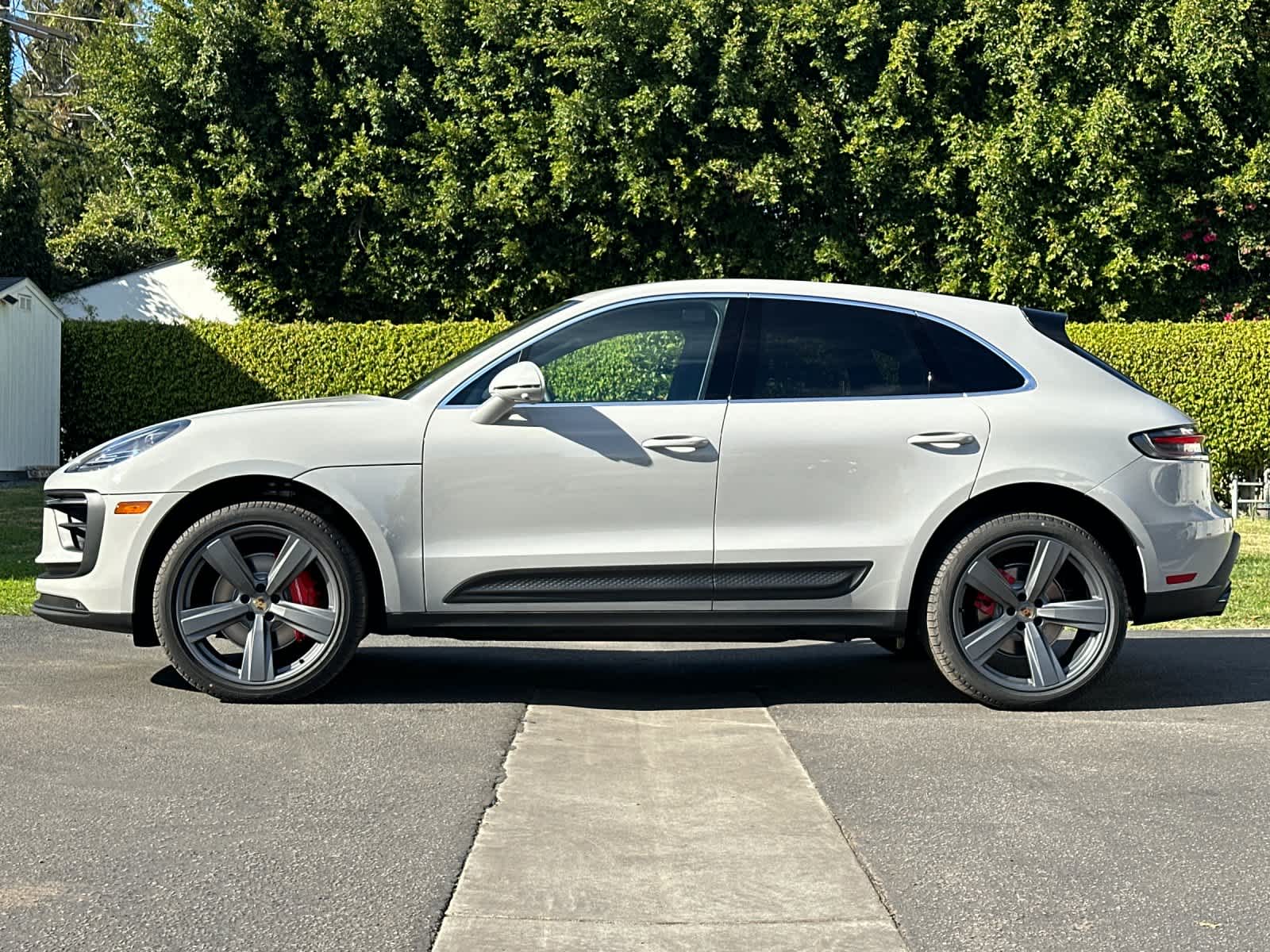 Thumbnail: 2026 Porsche Macan - 2