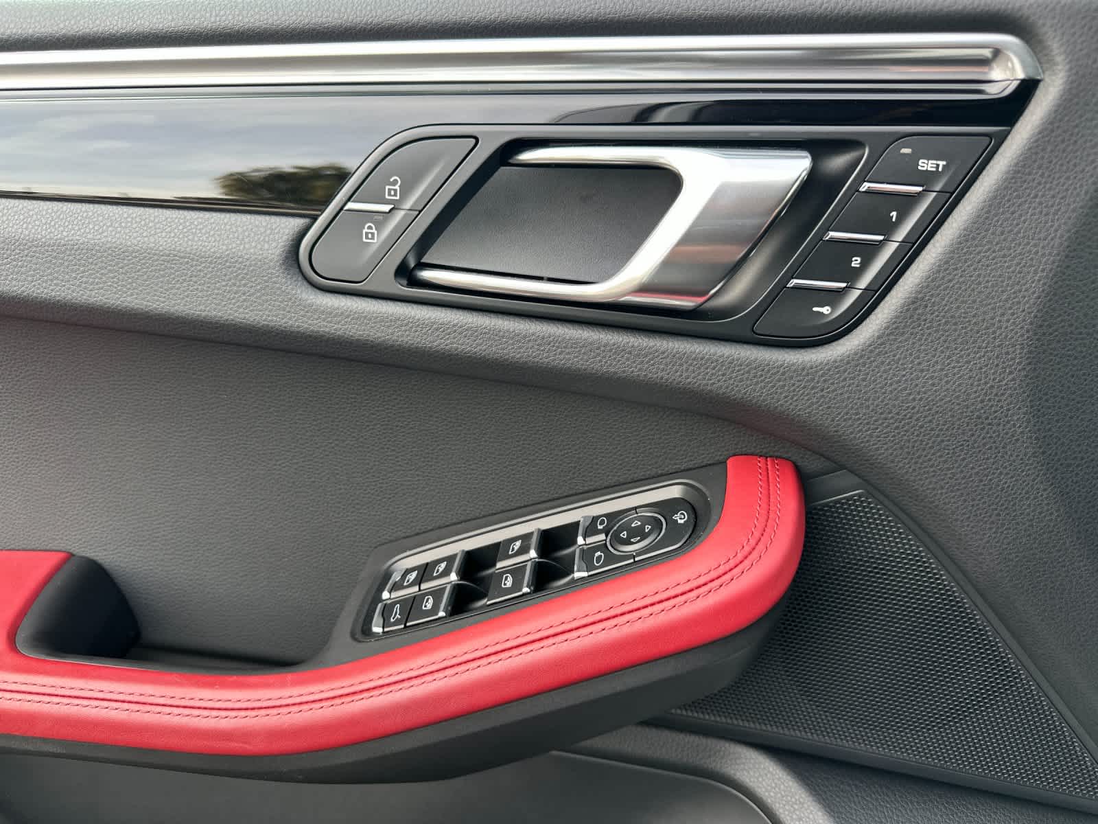 Thumbnail: 2025 Porsche Macan - 12