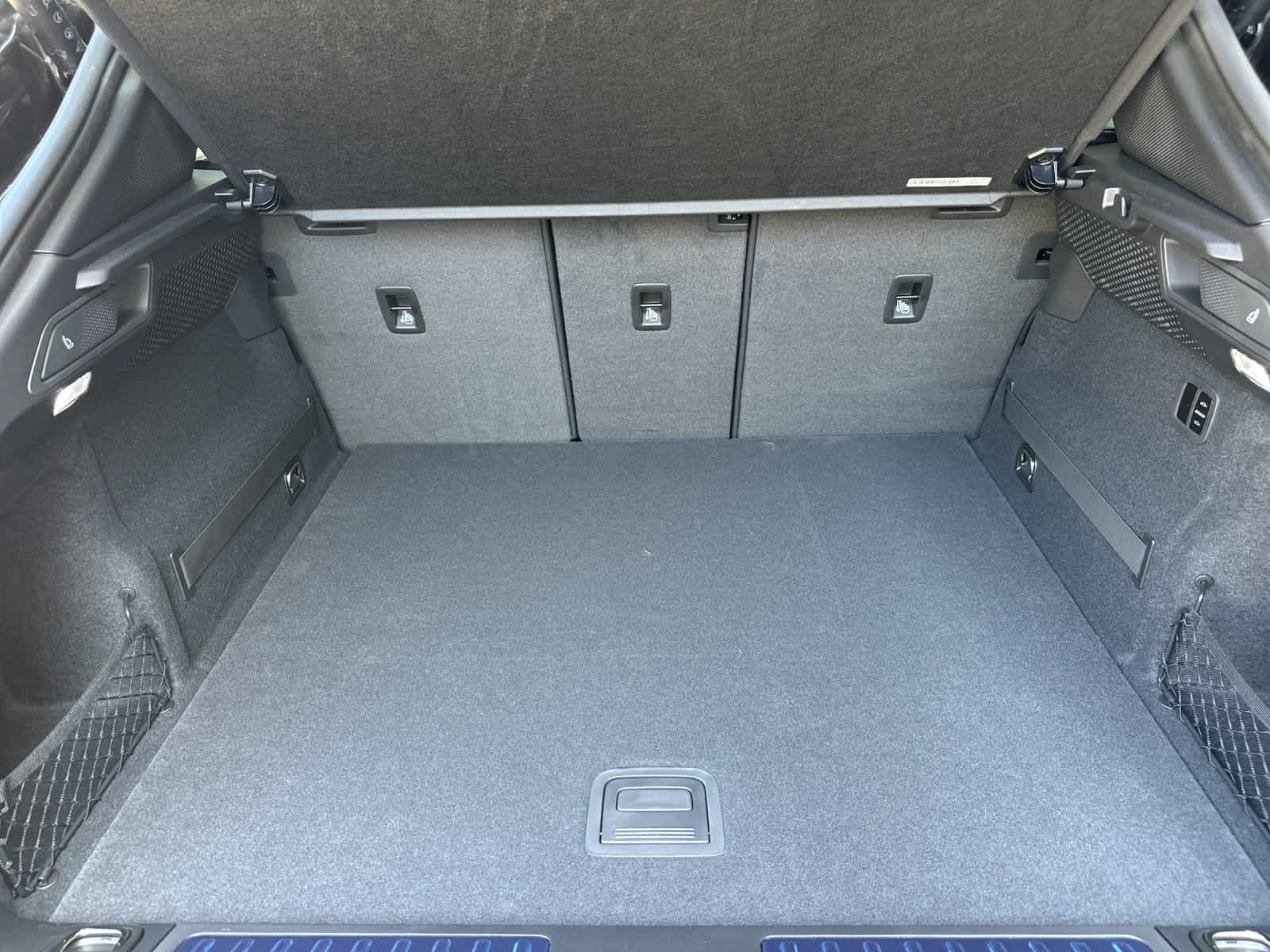 Thumbnail: 2026 Porsche Macan - 16