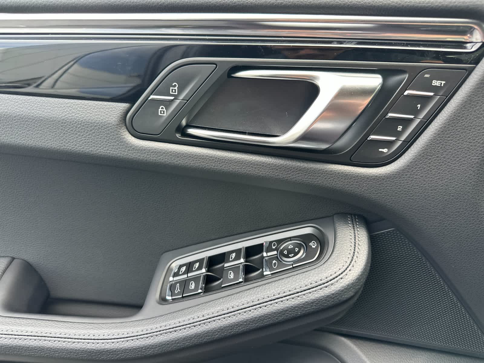 Thumbnail: 2026 Porsche Macan - 12