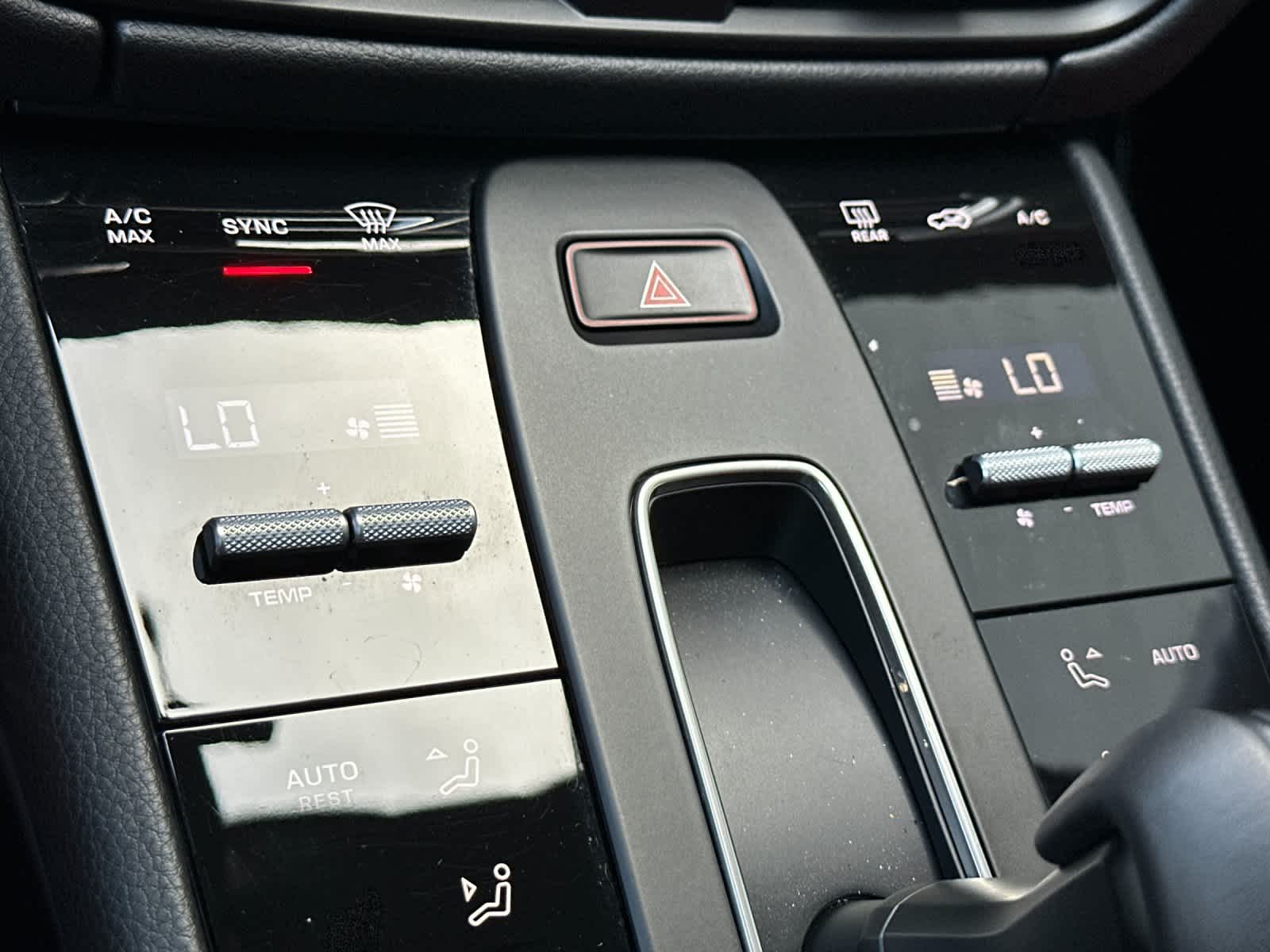 Thumbnail: 2025 Porsche Macan - 25