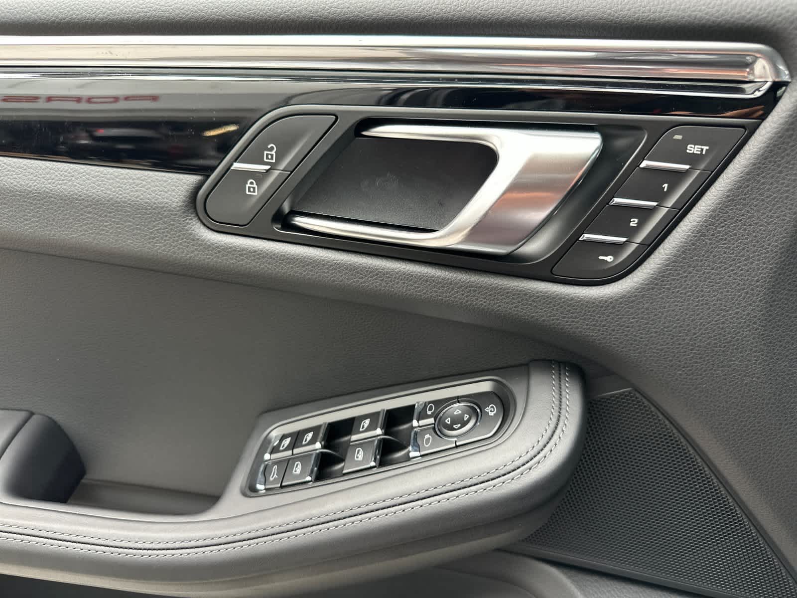 Thumbnail: 2026 Porsche Macan - 12