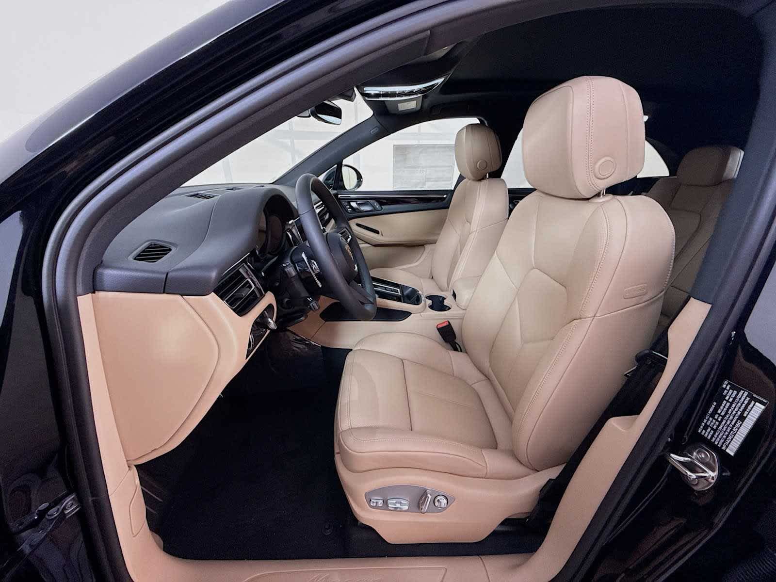 Thumbnail: 2026 Porsche Macan - 5