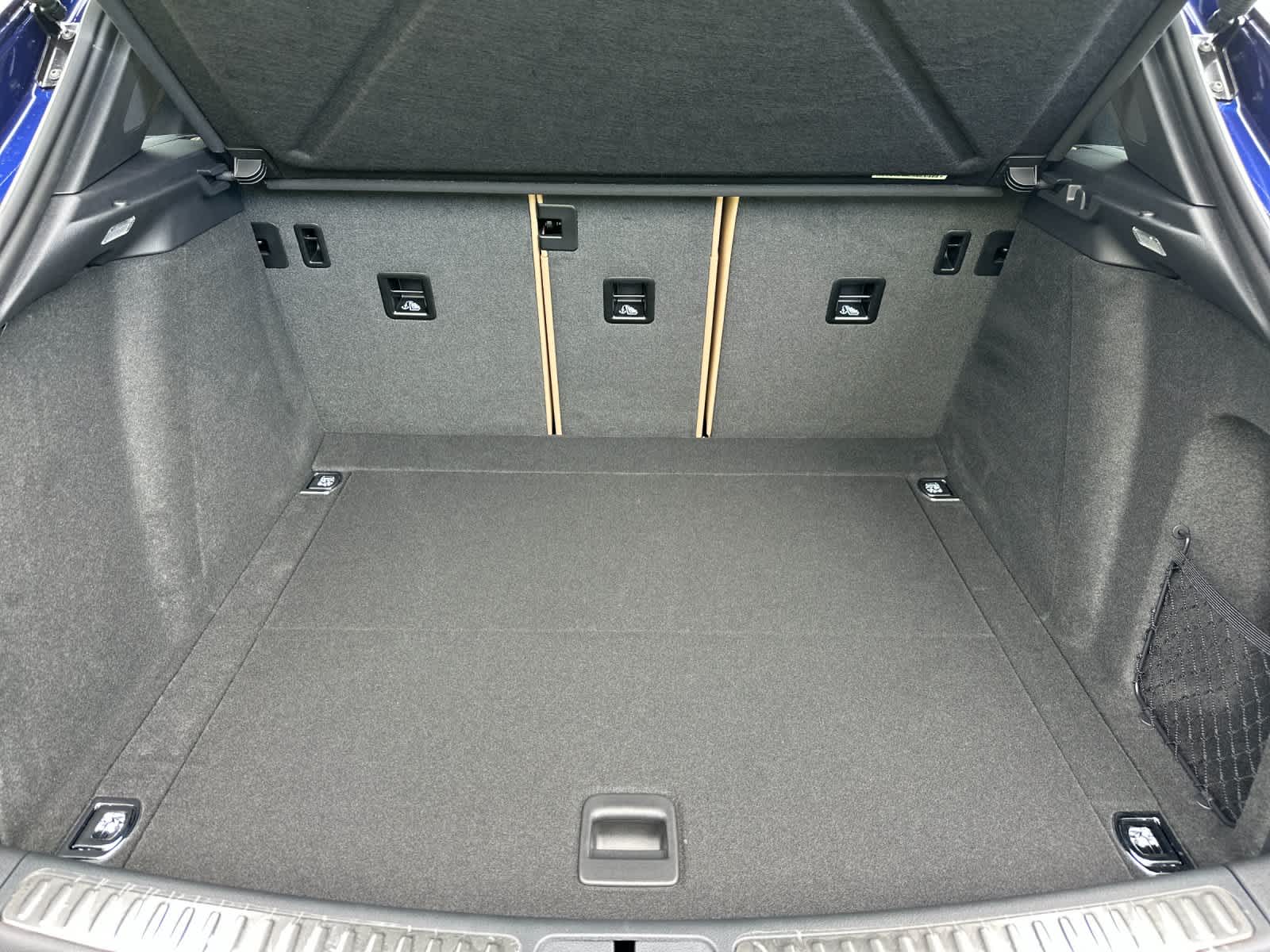 Thumbnail: 2026 Porsche Macan - 16