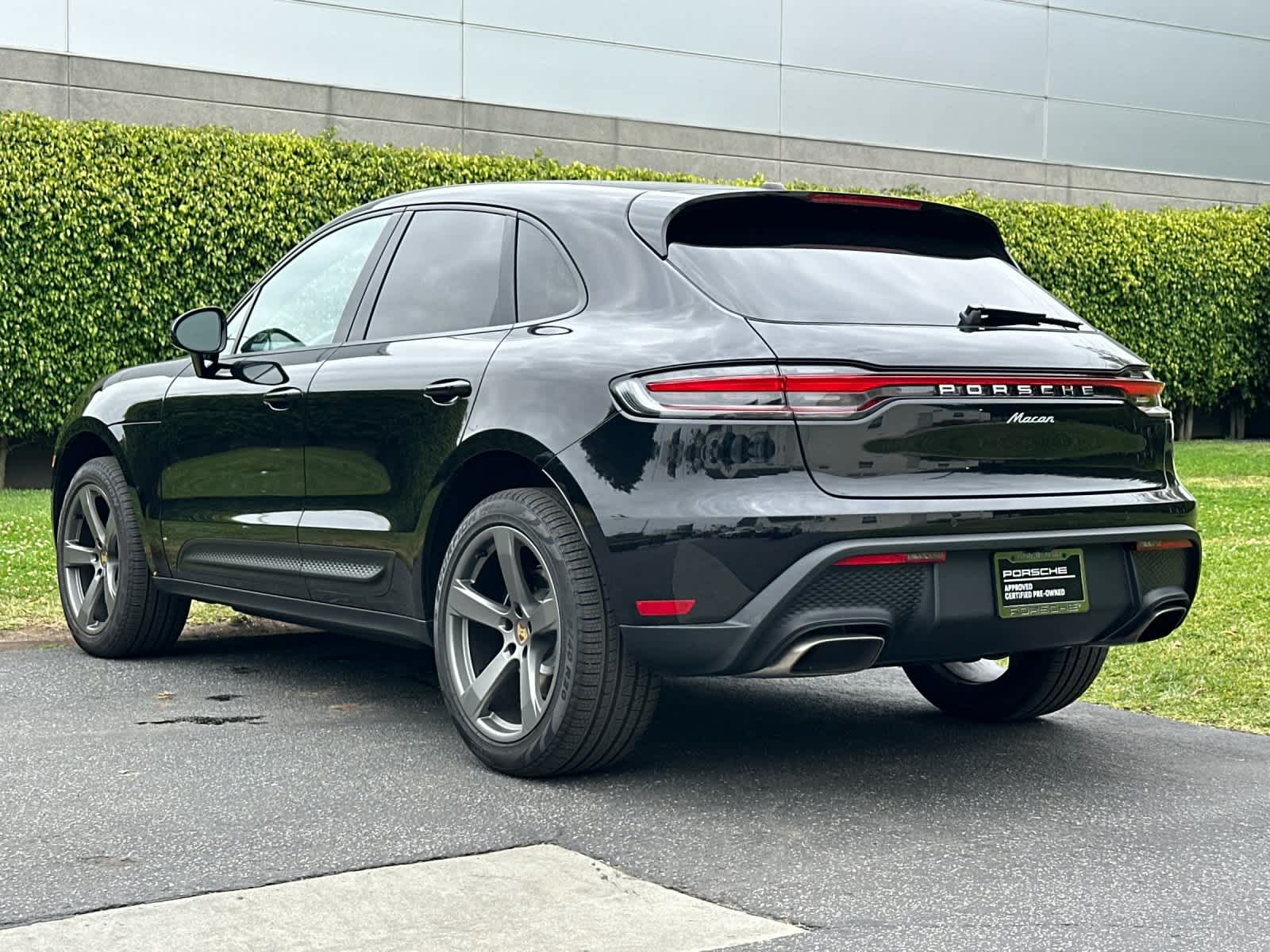 Thumbnail: 2026 Porsche Macan - 3