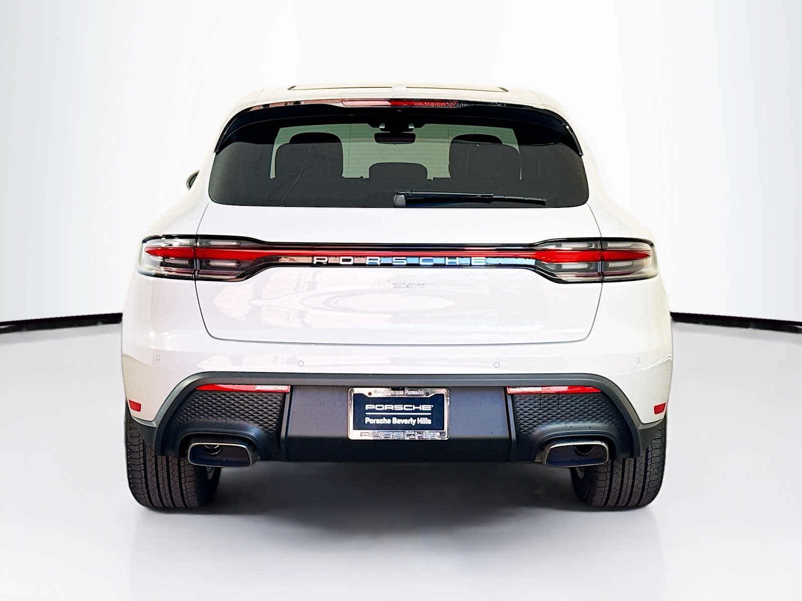 Thumbnail: 2026 Porsche Macan - 10