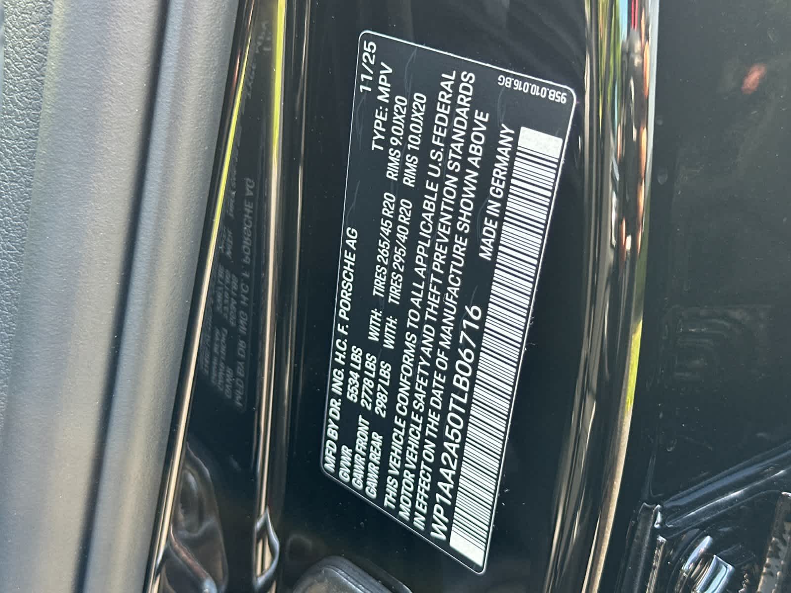 Thumbnail: 2026 Porsche Macan - 33