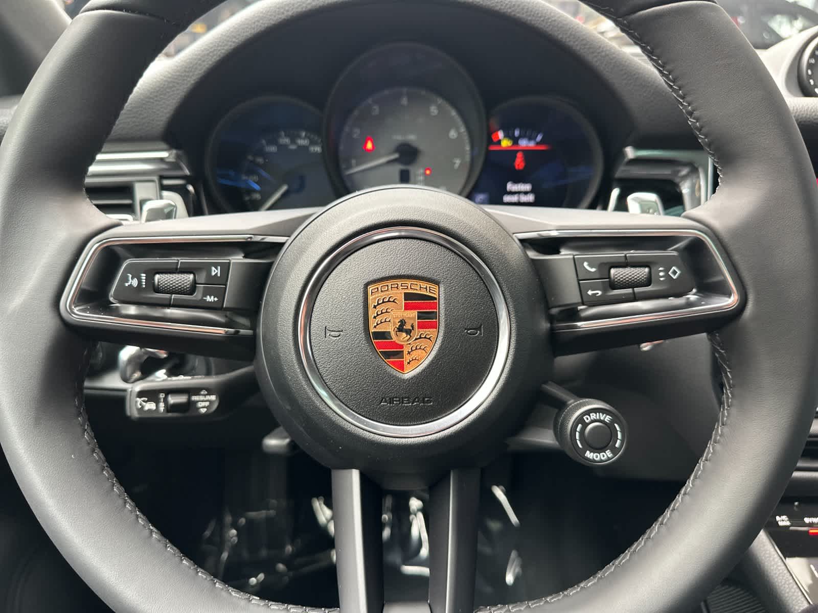 Thumbnail: 2026 Porsche Macan - 26