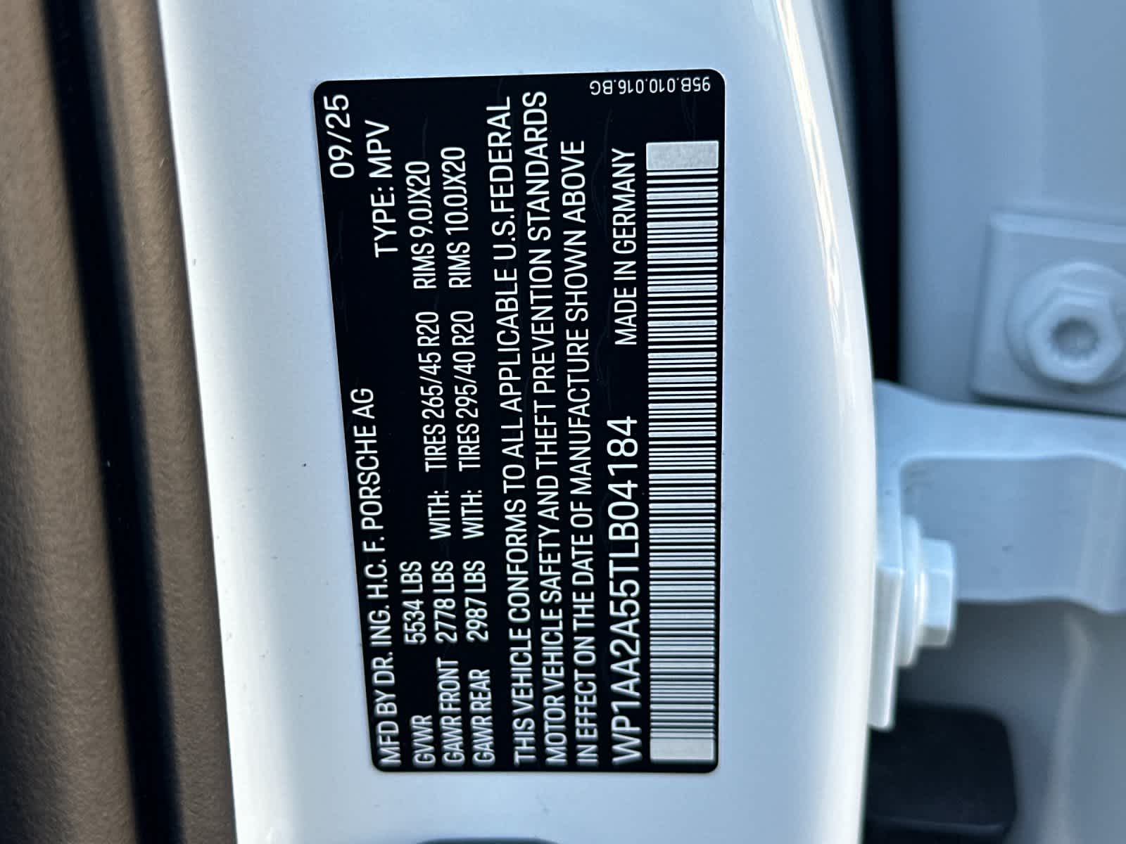 Thumbnail: 2026 Porsche Macan - 33