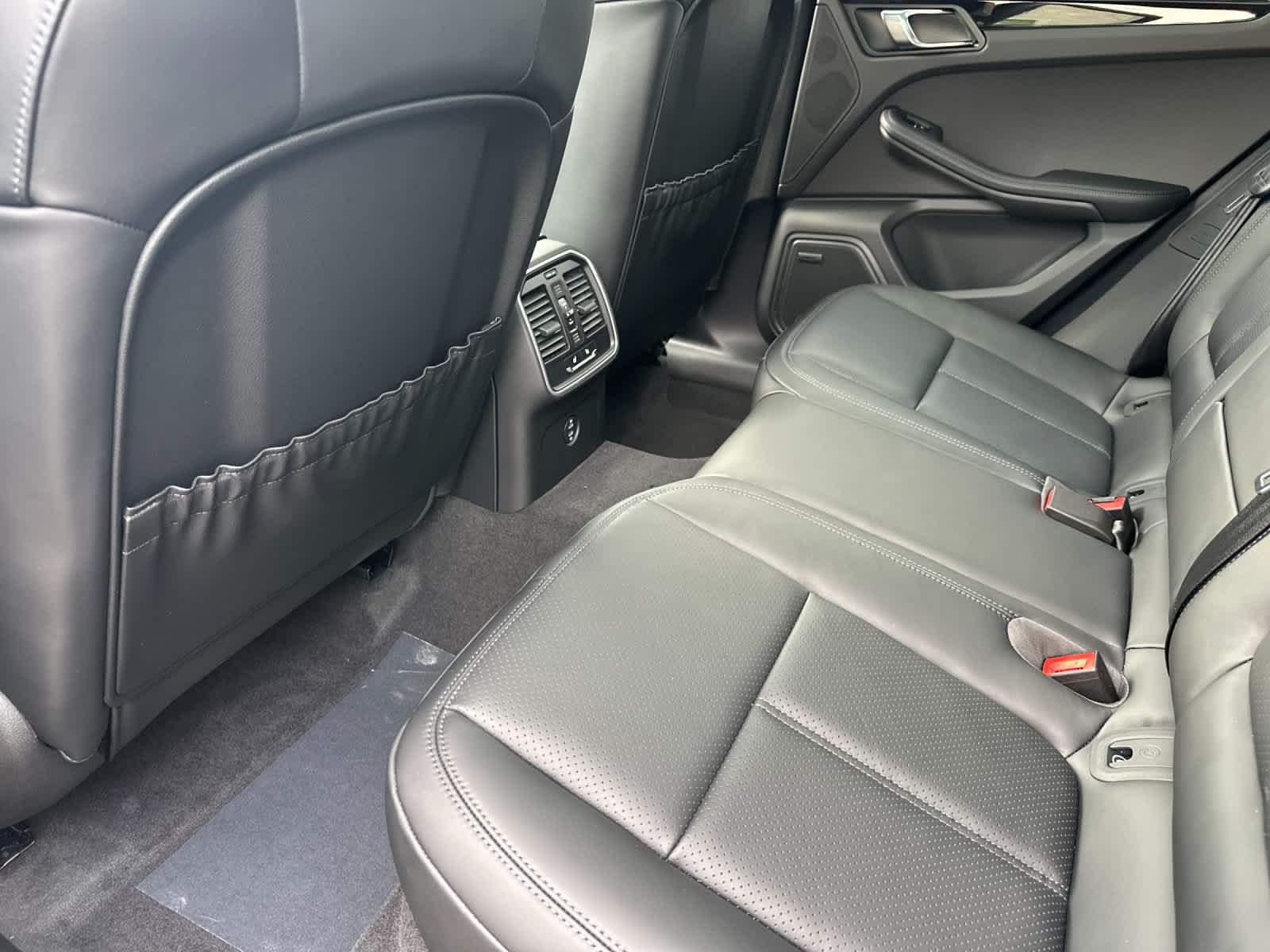 Thumbnail: 2026 Porsche Macan - 13