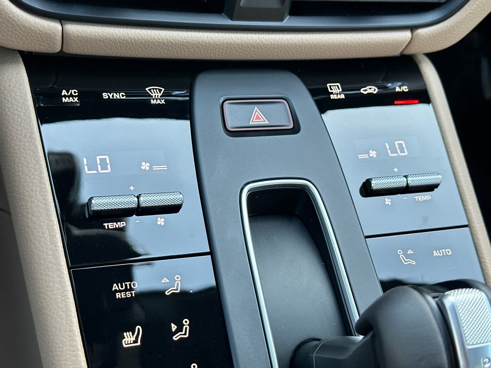 Thumbnail: 2025 Porsche Macan - 23