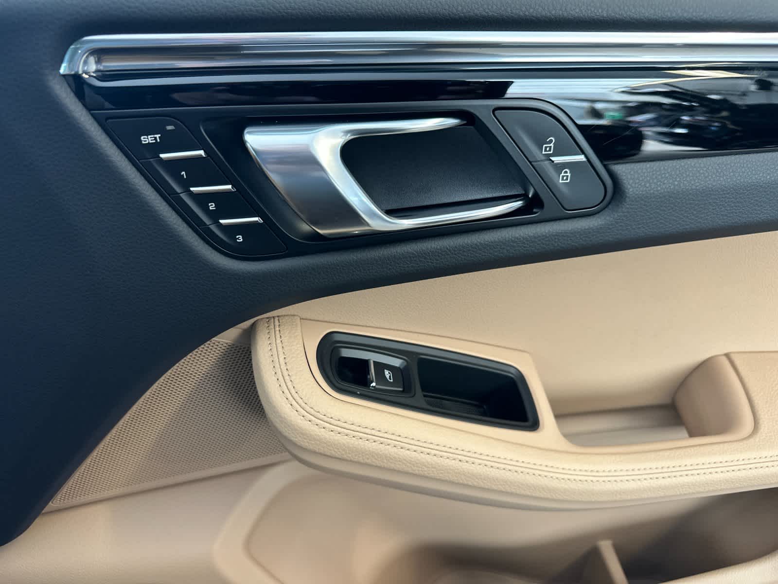 Thumbnail: 2025 Porsche Macan - 19