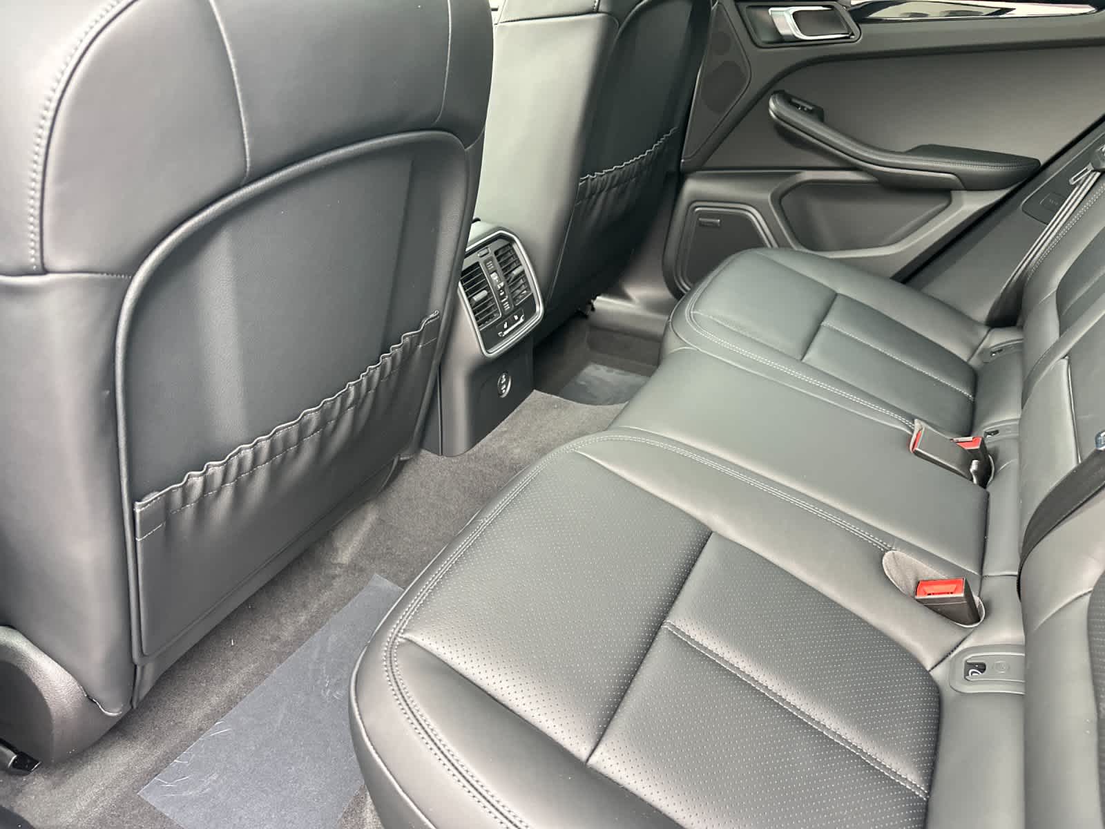 Thumbnail: 2026 Porsche Macan - 13