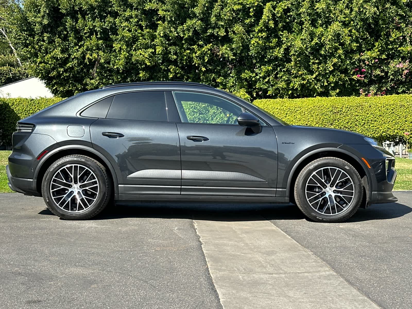 Thumbnail: 2025 Porsche Macan - 9