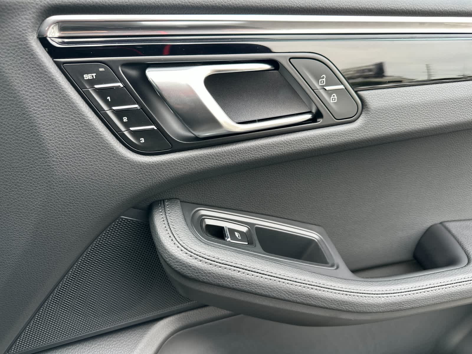 Thumbnail: 2026 Porsche Macan - 19