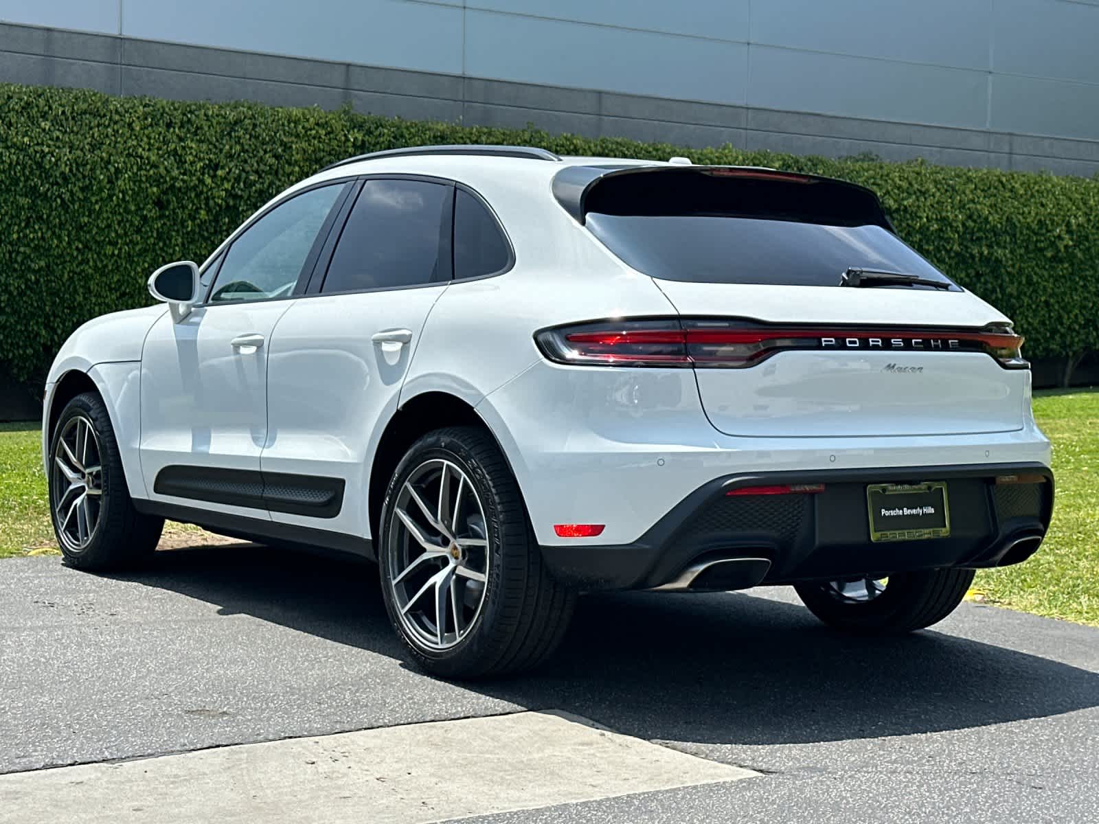 Thumbnail: 2026 Porsche Macan - 3