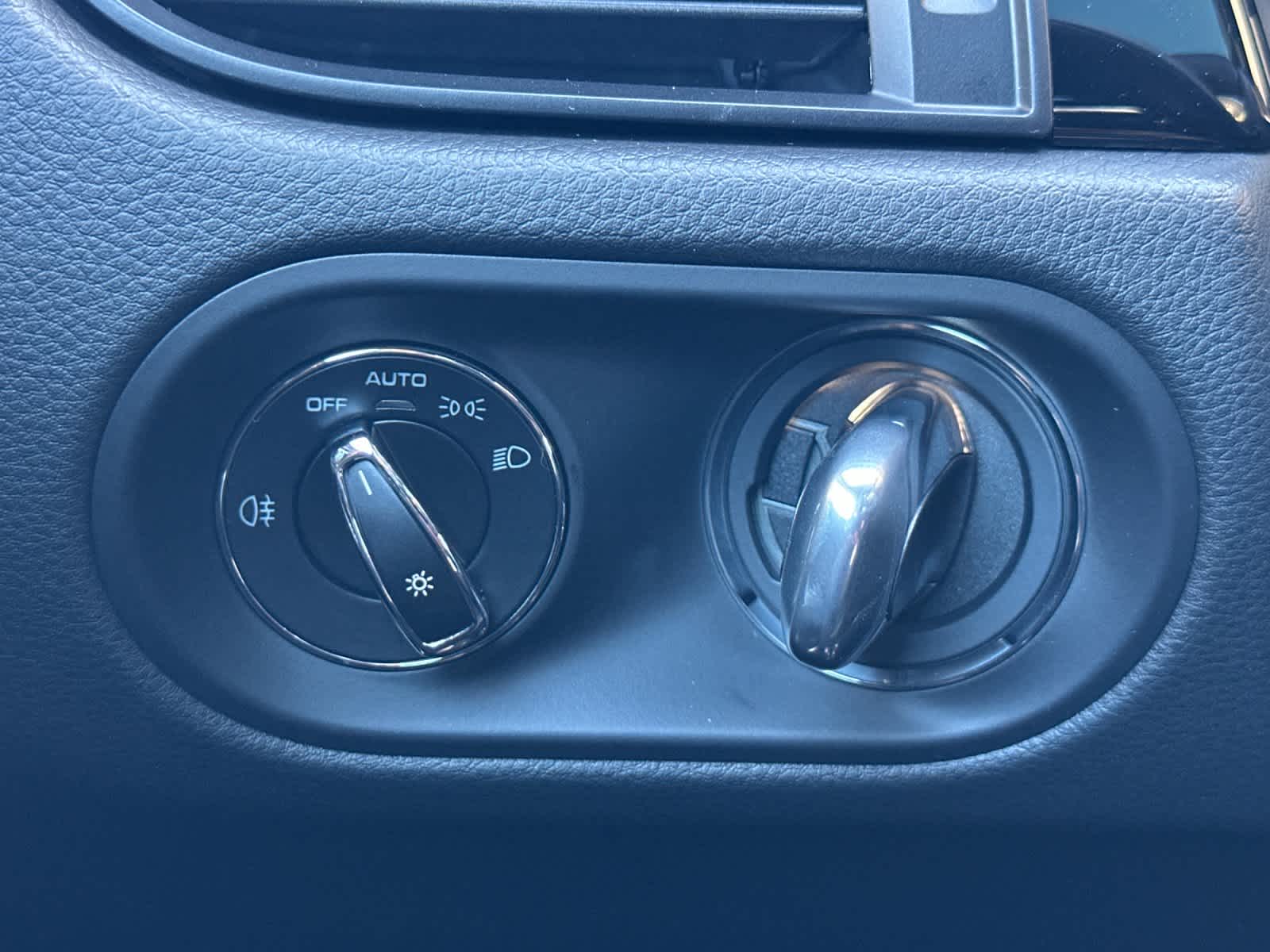 Thumbnail: 2026 Porsche Macan - 30