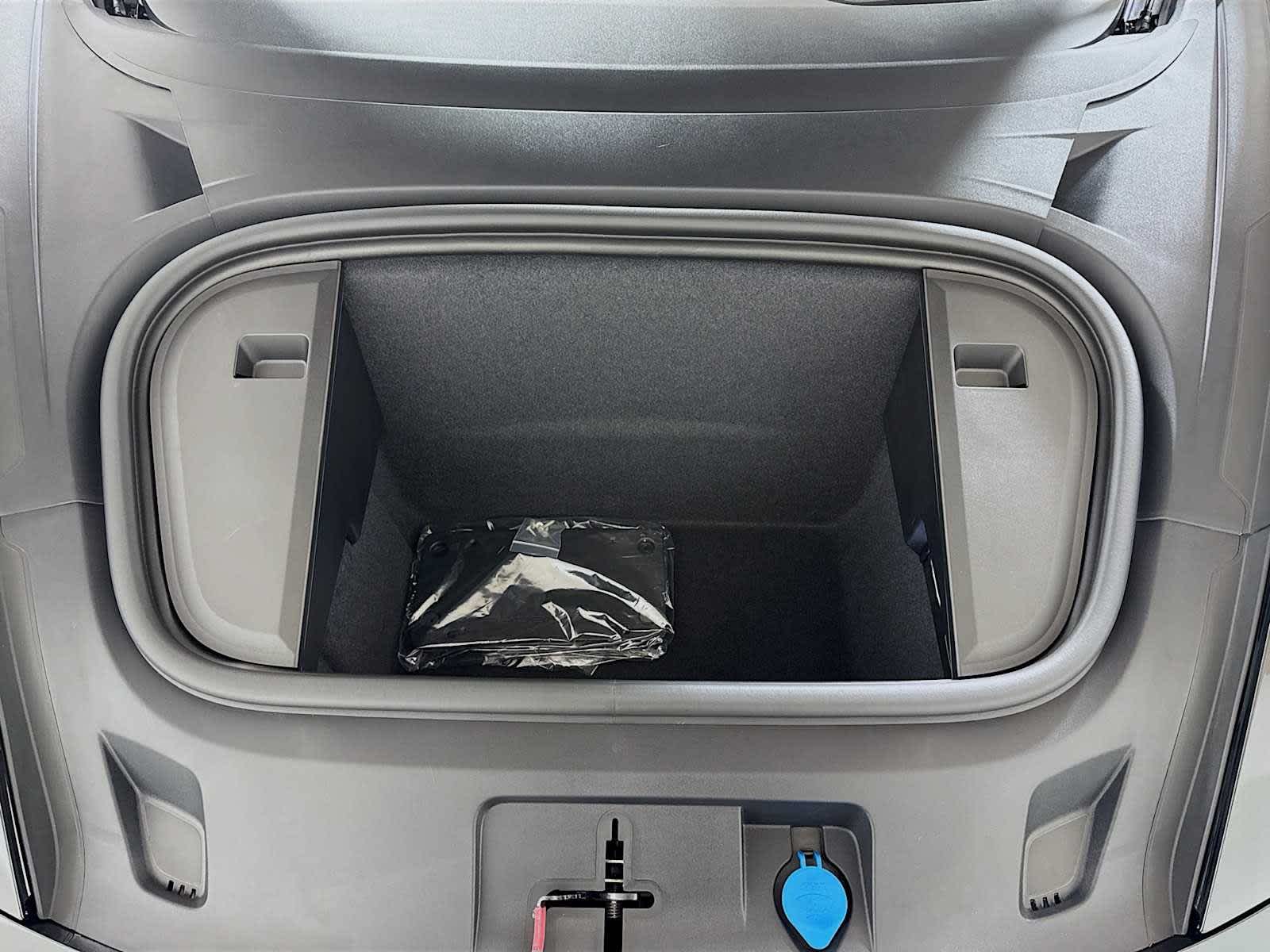 Thumbnail: 2025 Porsche Taycan - 23