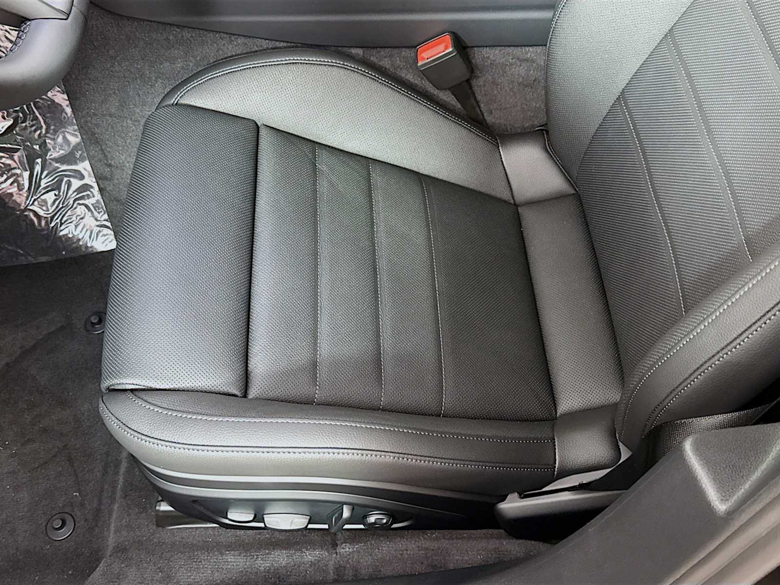 Thumbnail: 2026 Porsche Panamera - 15