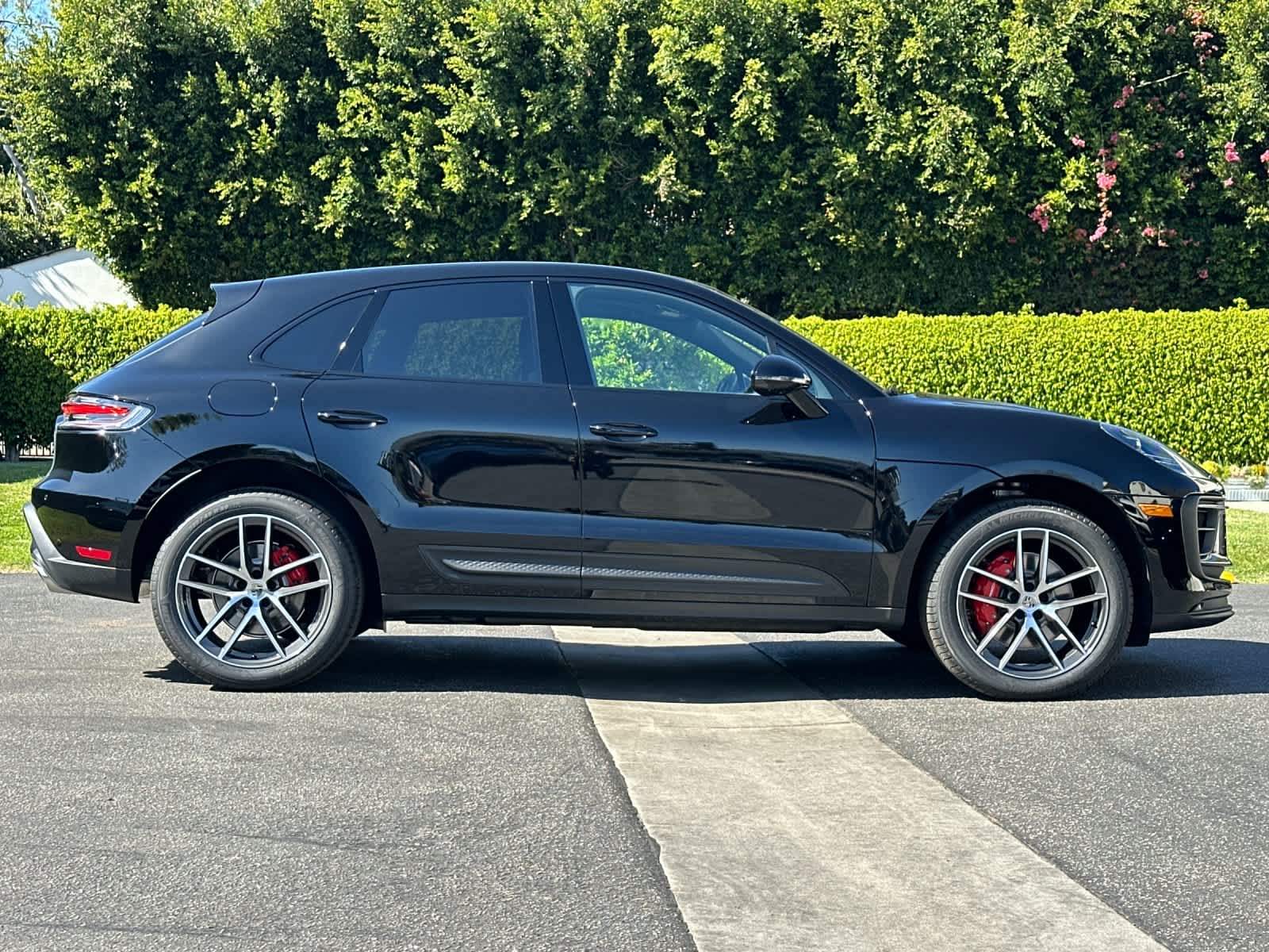 Thumbnail: 2026 Porsche Macan - 9